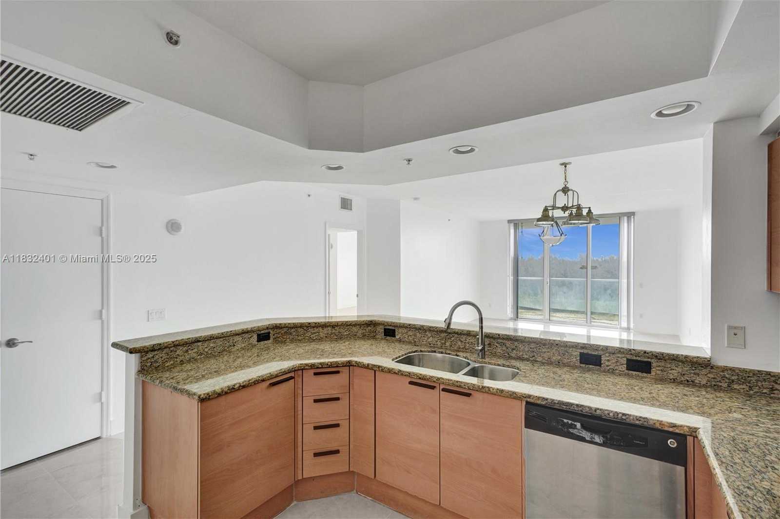 Small Image of 14951 ROYAL OAKS LN #806, North Miami Number 10