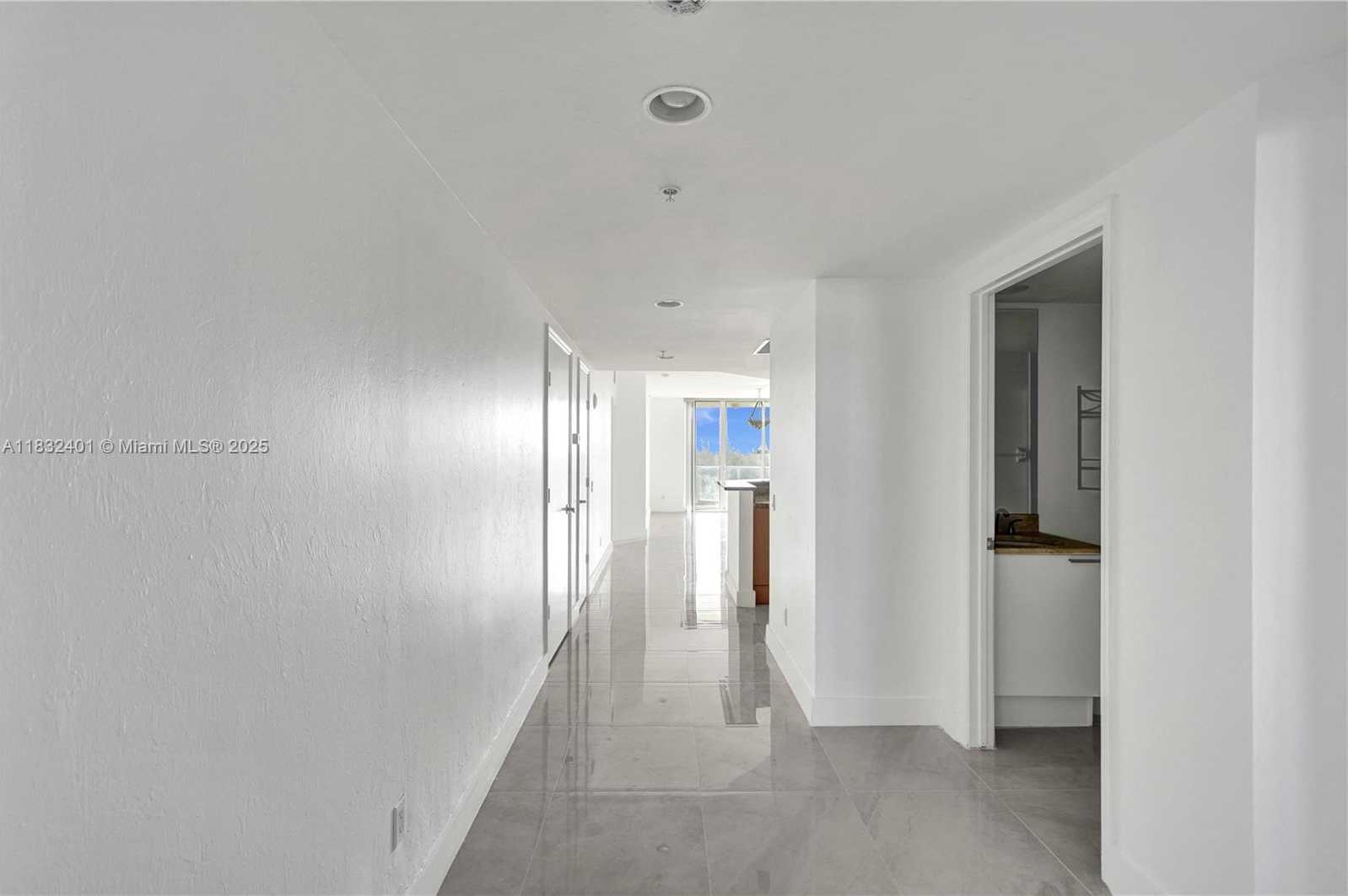 Small Image of 14951 ROYAL OAKS LN #806, North Miami Number 16