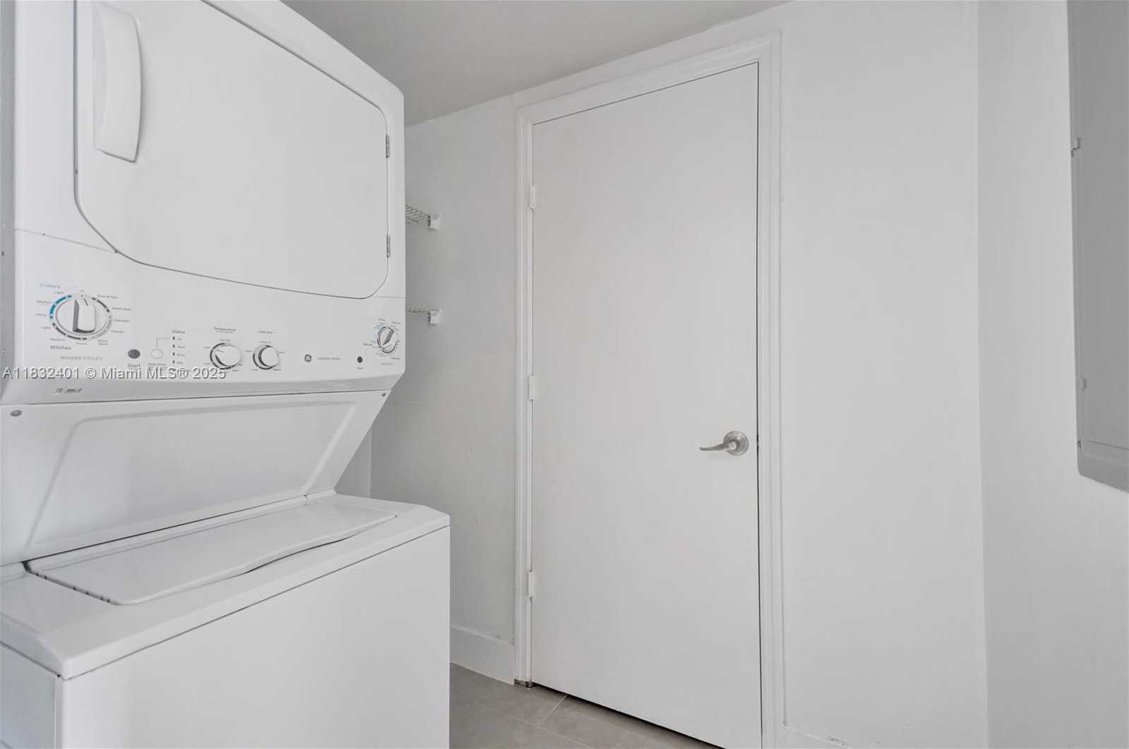 Small Image of 14951 ROYAL OAKS LN #806, North Miami Number 17