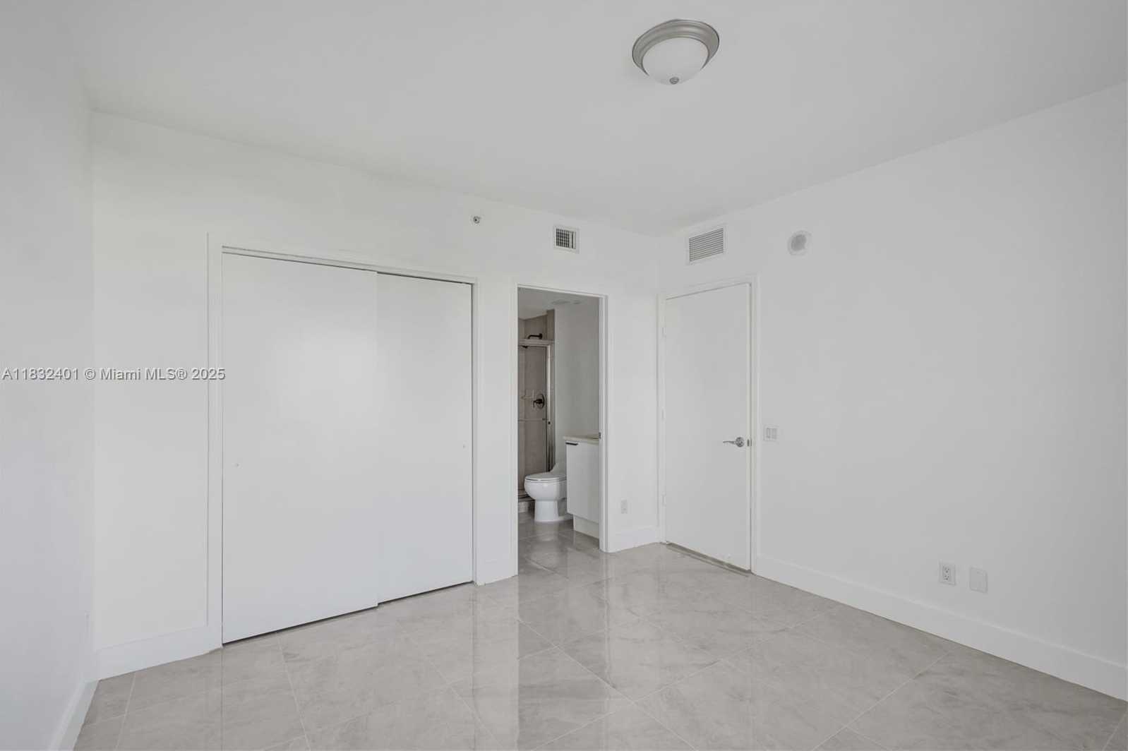 Small Image of 14951 ROYAL OAKS LN #806, North Miami Number 22