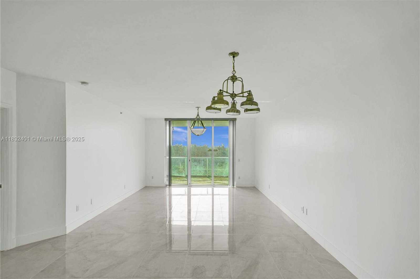 Small Image of 14951 ROYAL OAKS LN #806, North Miami Number 25