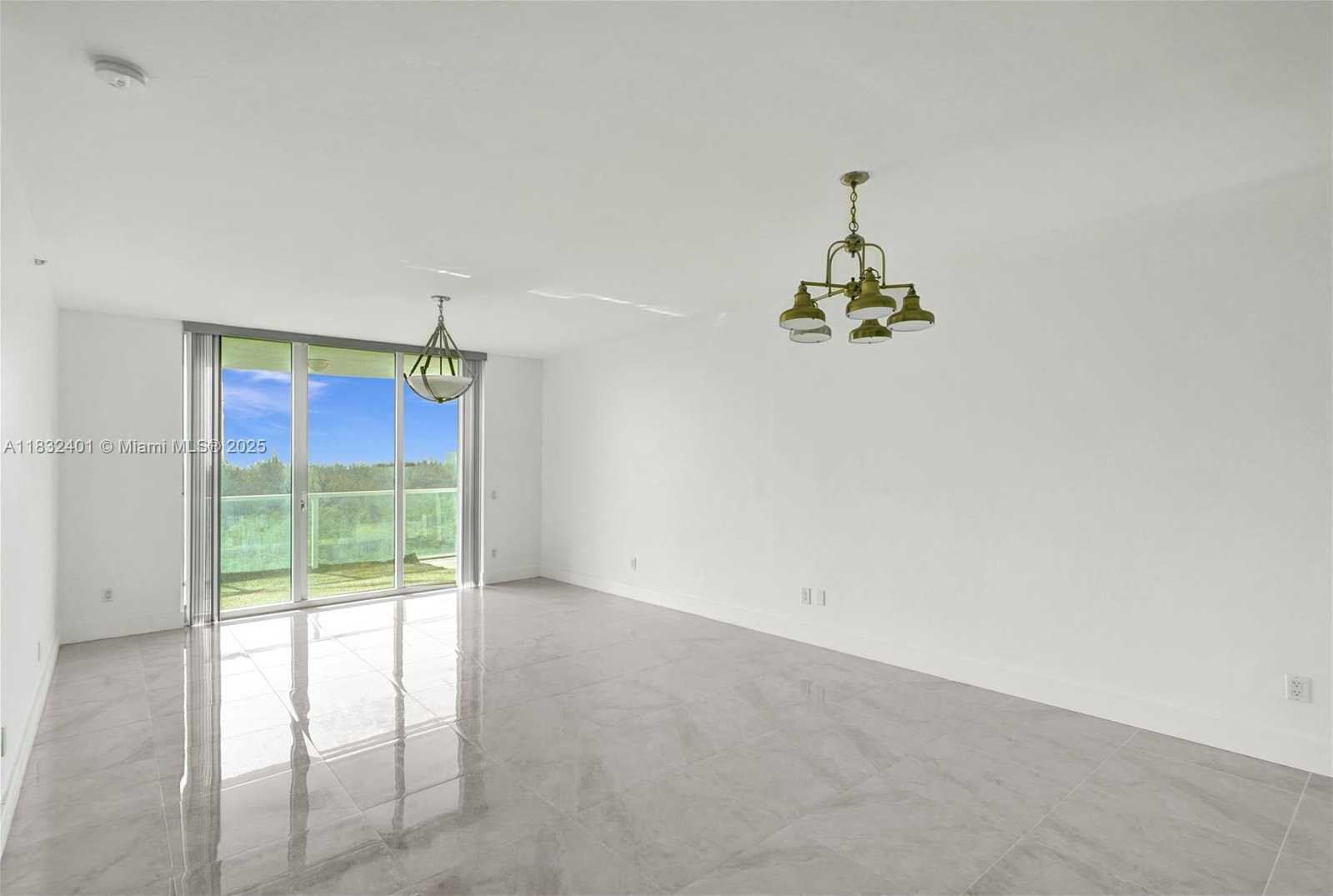 Small Image of 14951 ROYAL OAKS LN #806, North Miami Number 26