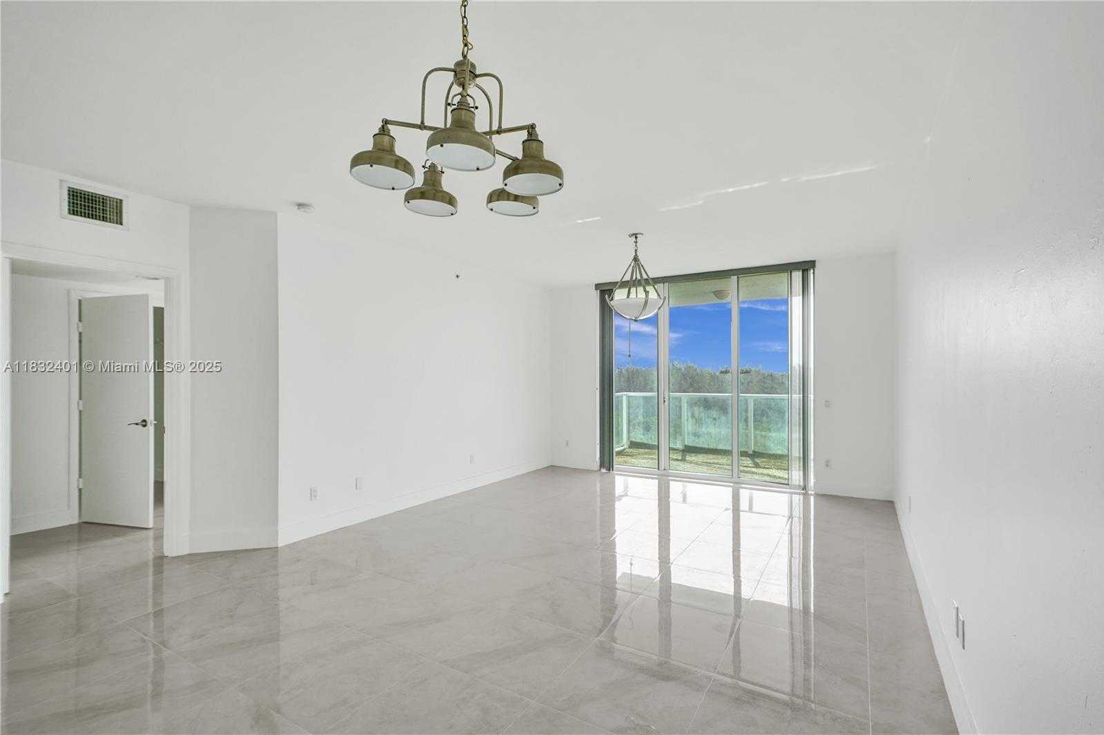 Small Image of 14951 ROYAL OAKS LN #806, North Miami Number 27