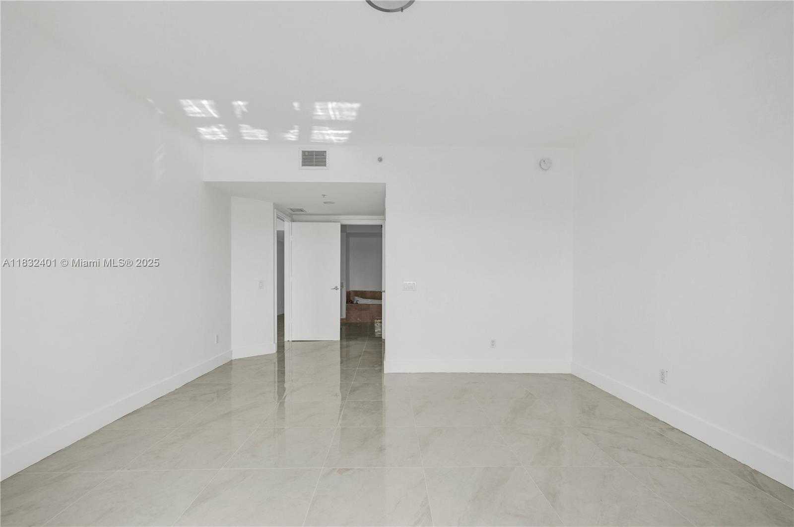 Small Image of 14951 ROYAL OAKS LN #806, North Miami Number 31