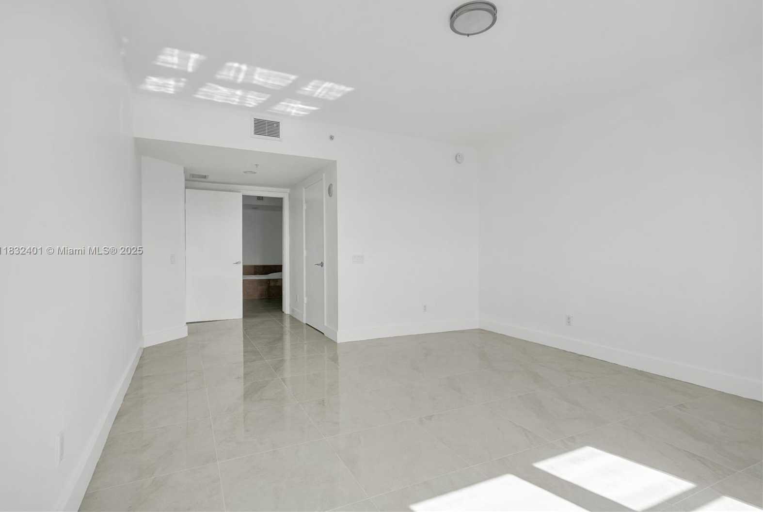Small Image of 14951 ROYAL OAKS LN #806, North Miami Number 32