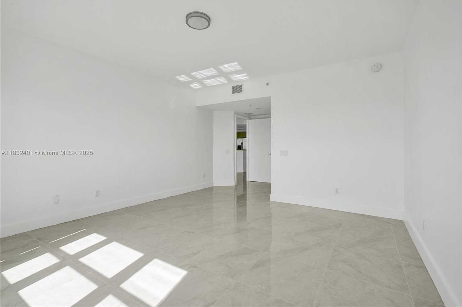 Small Image of 14951 ROYAL OAKS LN #806, North Miami Number 33