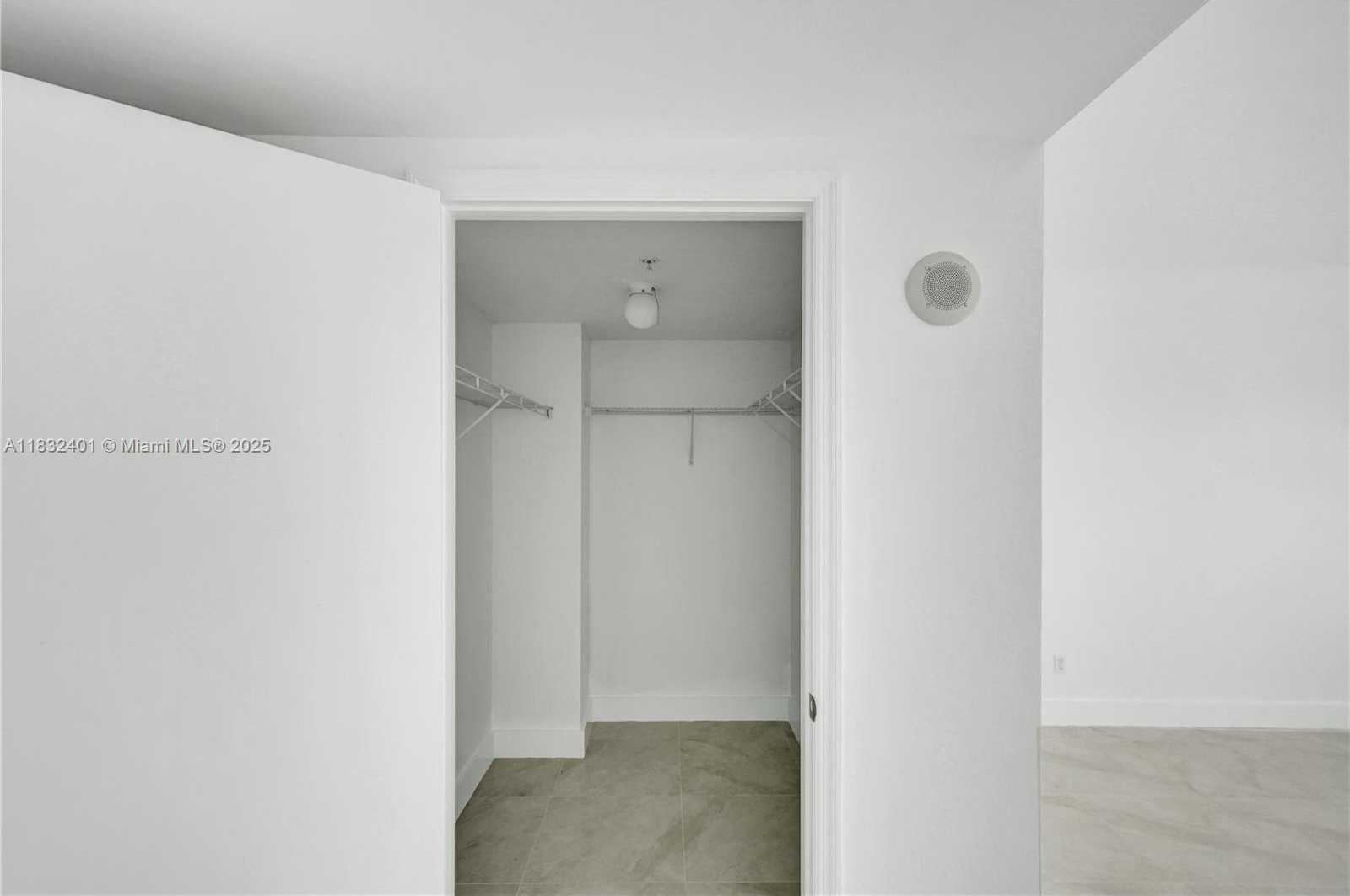 Small Image of 14951 ROYAL OAKS LN #806, North Miami Number 34
