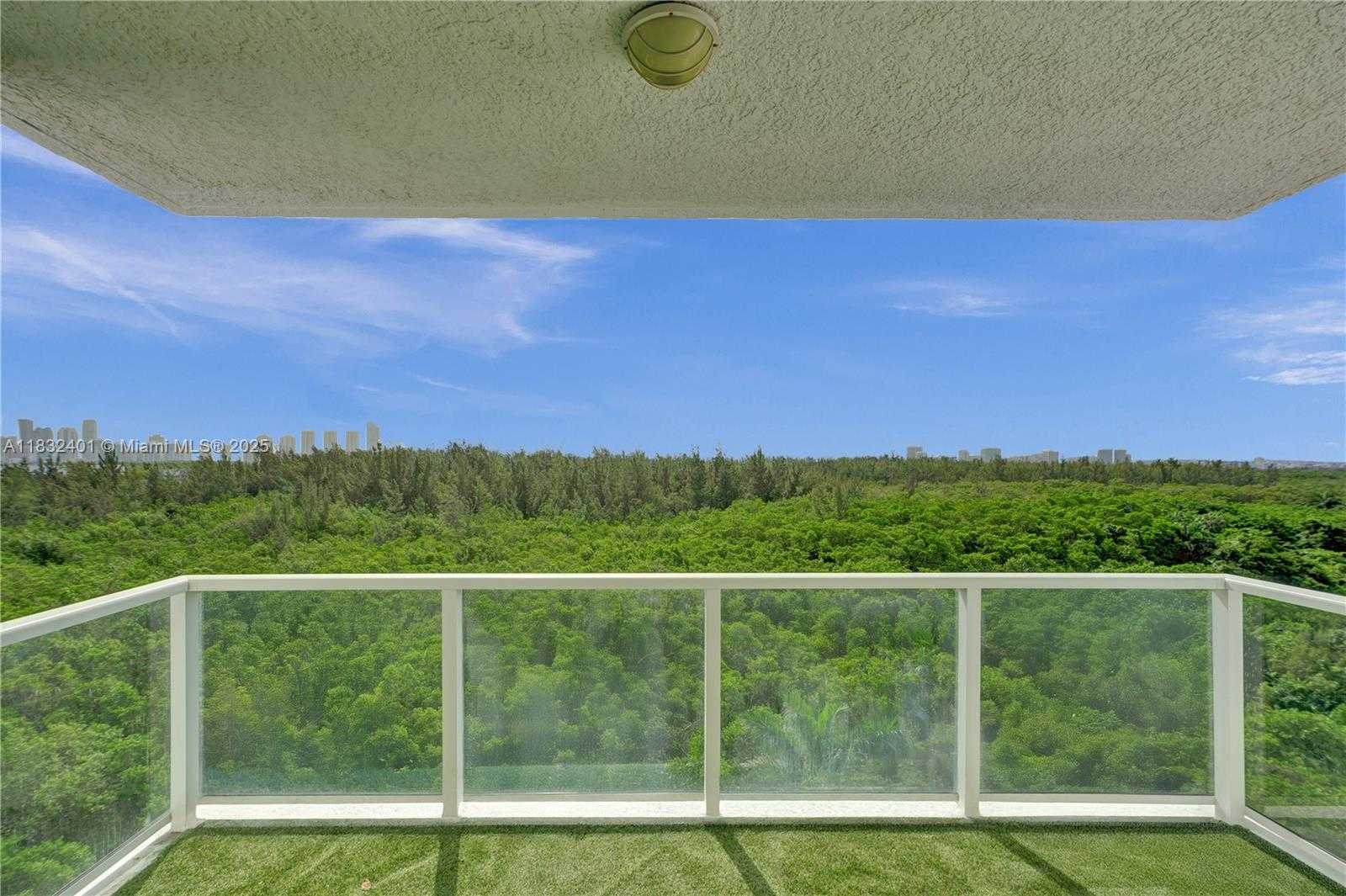 Small Image of 14951 ROYAL OAKS LN #806, North Miami Number 41