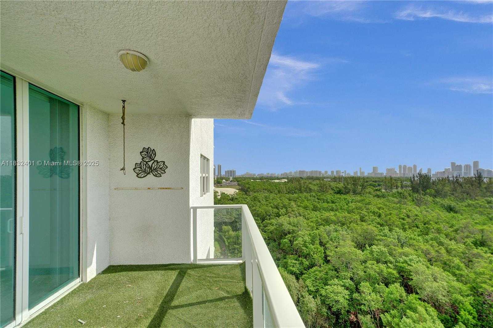 Small Image of 14951 ROYAL OAKS LN #806, North Miami Number 43