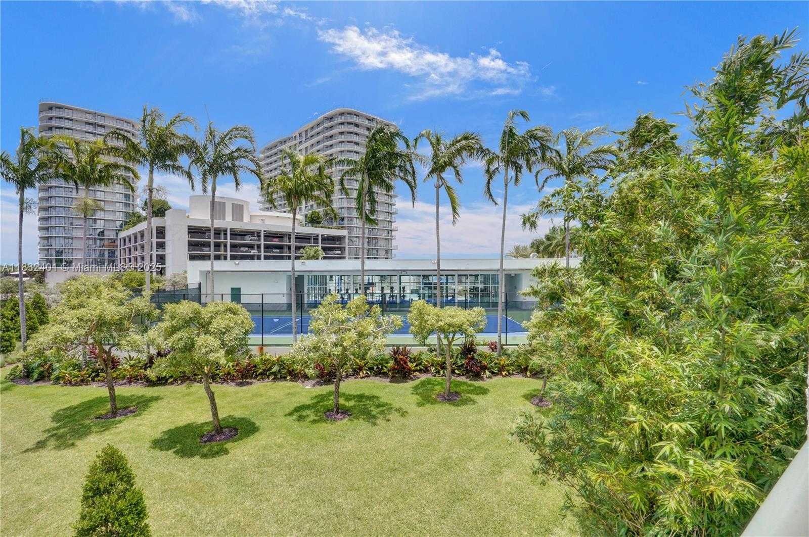 Small Image of 14951 ROYAL OAKS LN #806, North Miami Number 47