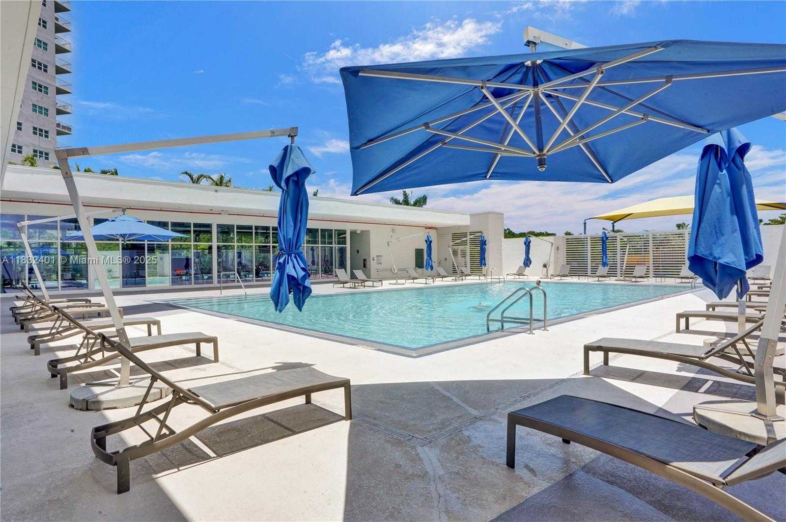 Small Image of 14951 ROYAL OAKS LN #806, North Miami Number 48