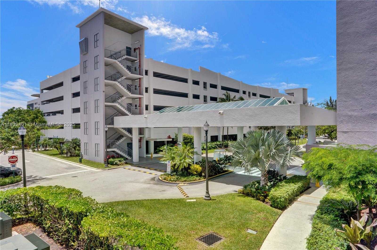 Small Image of 14951 ROYAL OAKS LN #806, North Miami Number 51