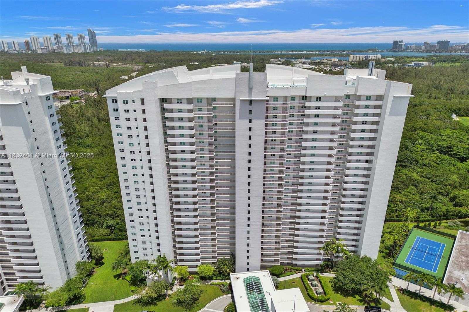 Small Image of 14951 ROYAL OAKS LN #806, North Miami Number 53