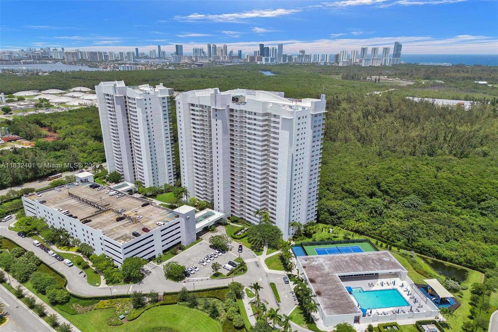 Small Image of 14951 ROYAL OAKS LN #806, North Miami Number 54