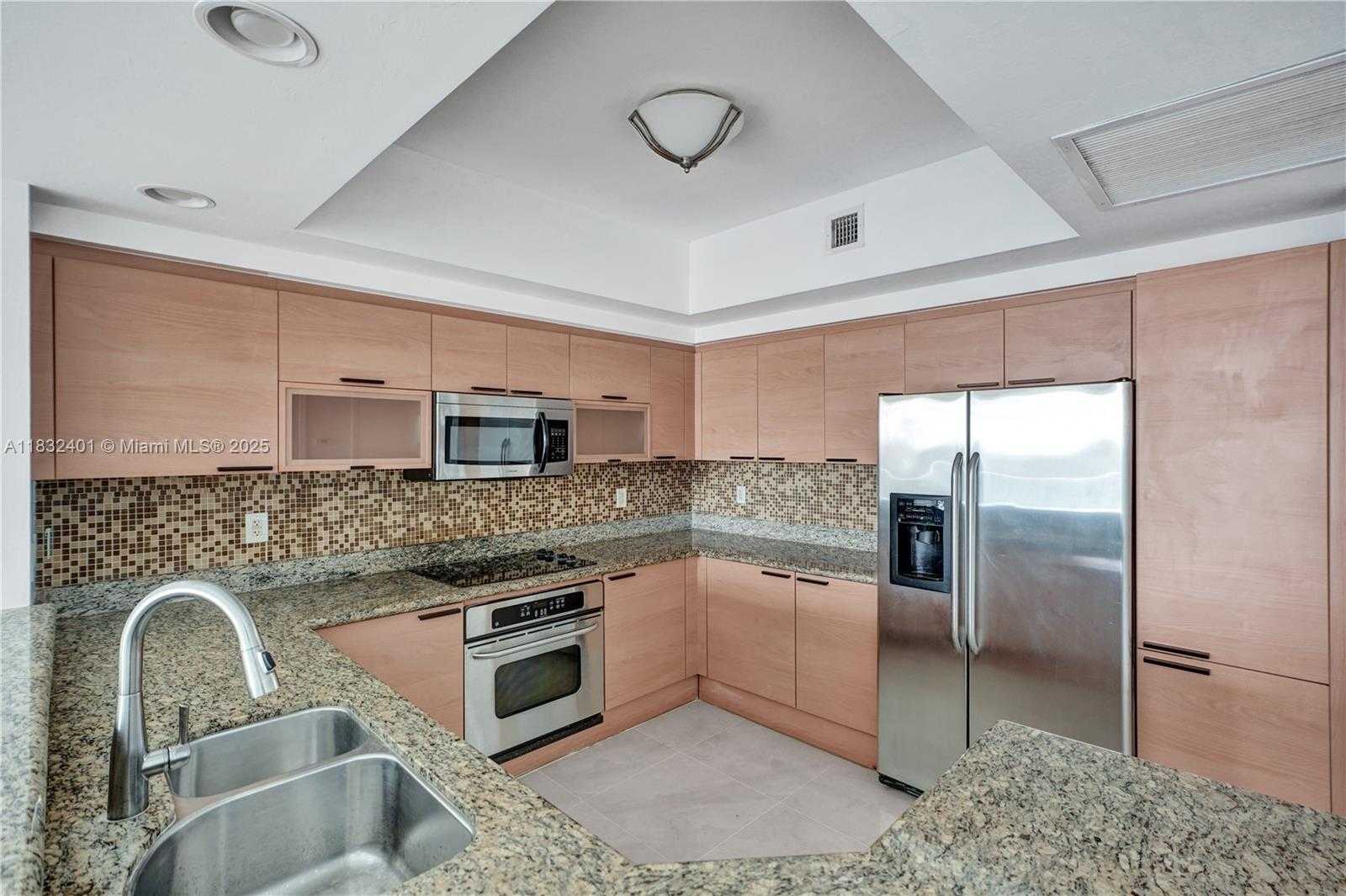 Small Image of 14951 ROYAL OAKS LN #806, North Miami Number 9