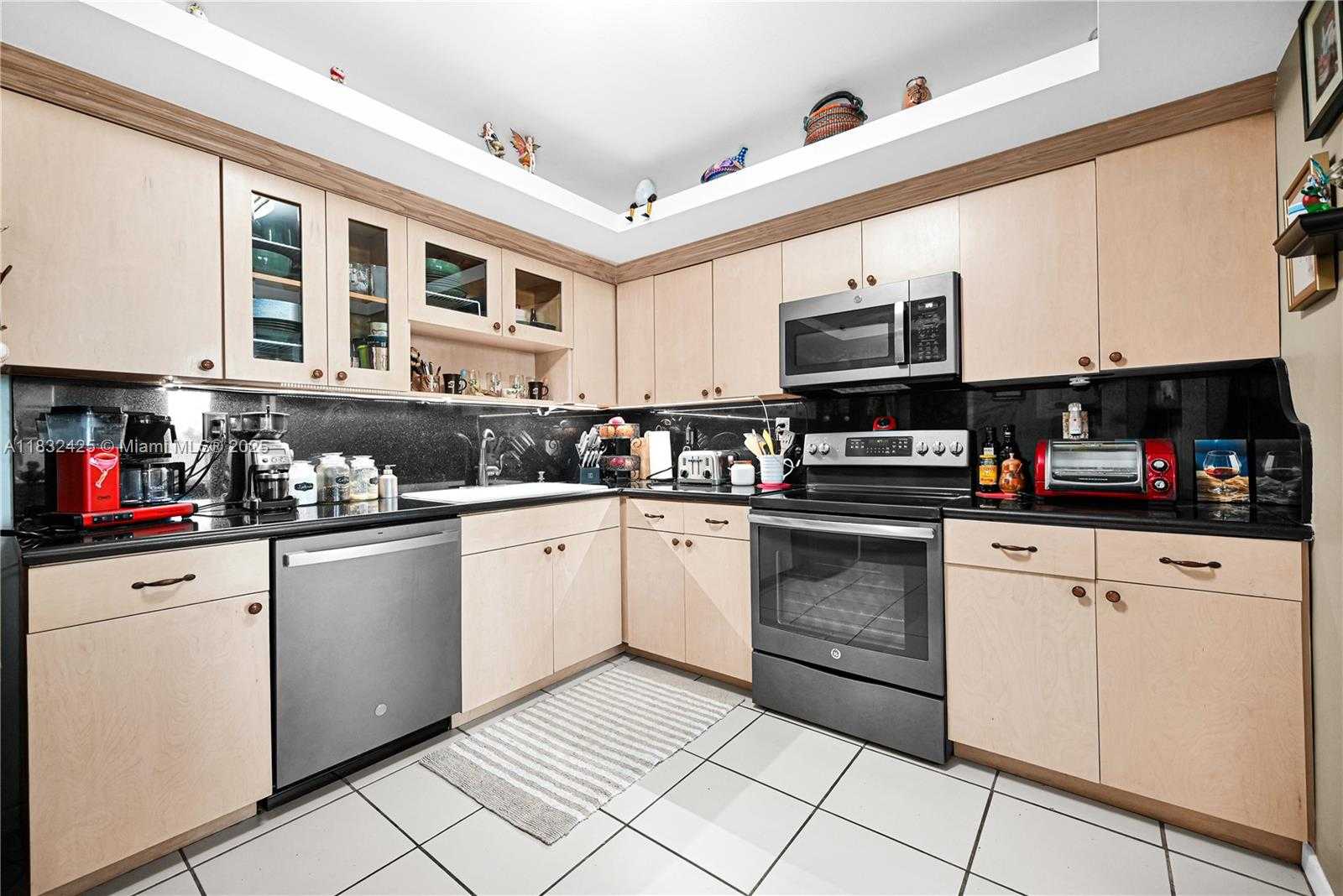 Small Image of 9341 EAST BAY HARBOR DR #3D, Bay Harbor Islands Number 6