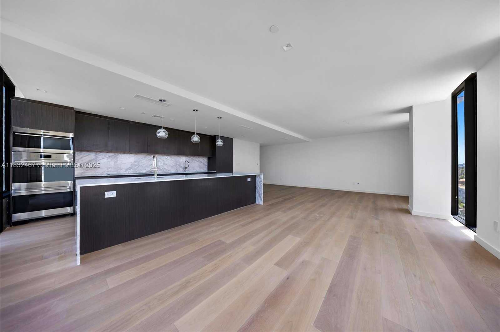 Small Image of 340 WEST 42 ST #508, Miami Beach Number 3