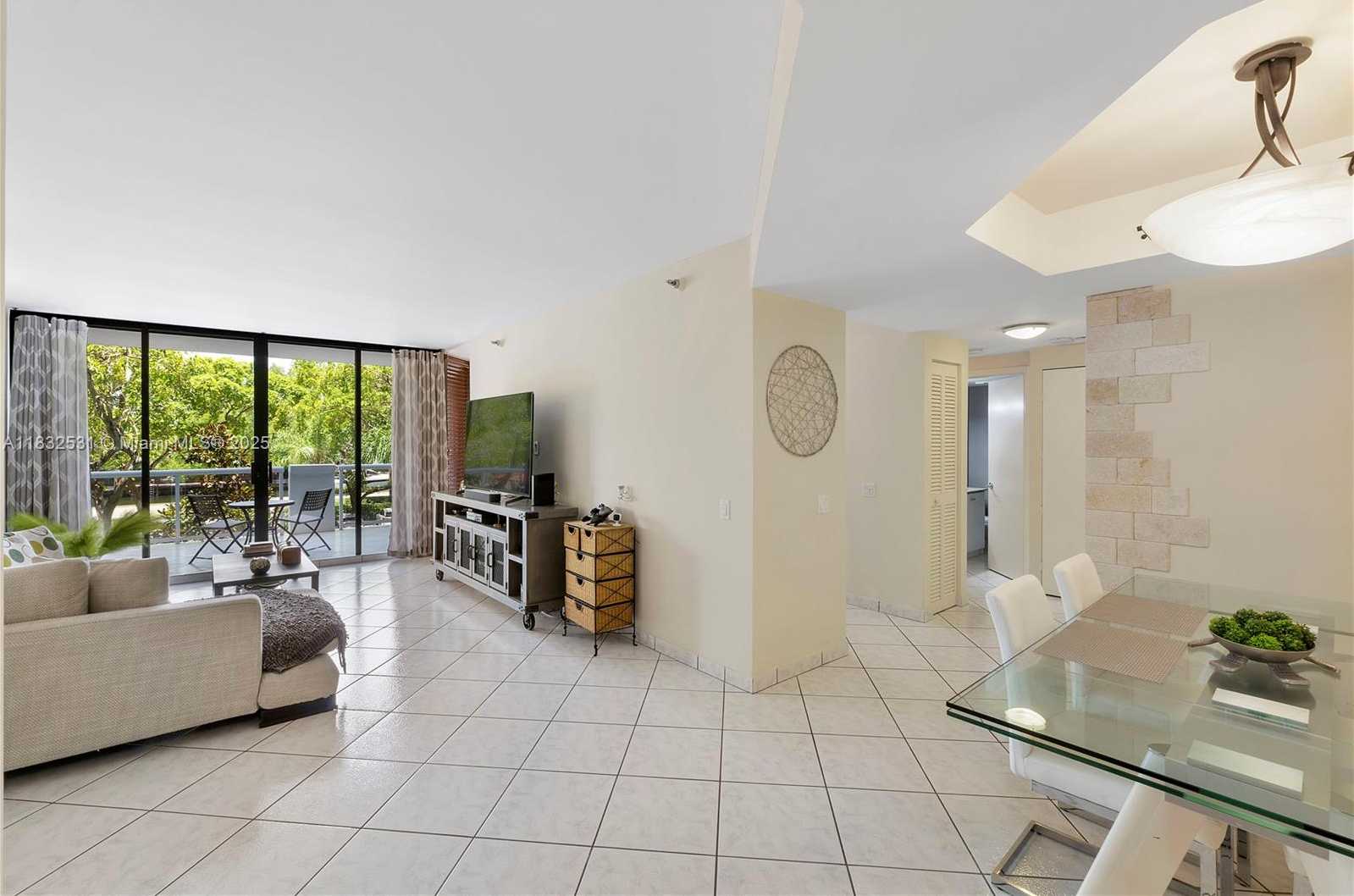 Small Image of 3640 YACHT CLUB DR #203, Aventura Number 11