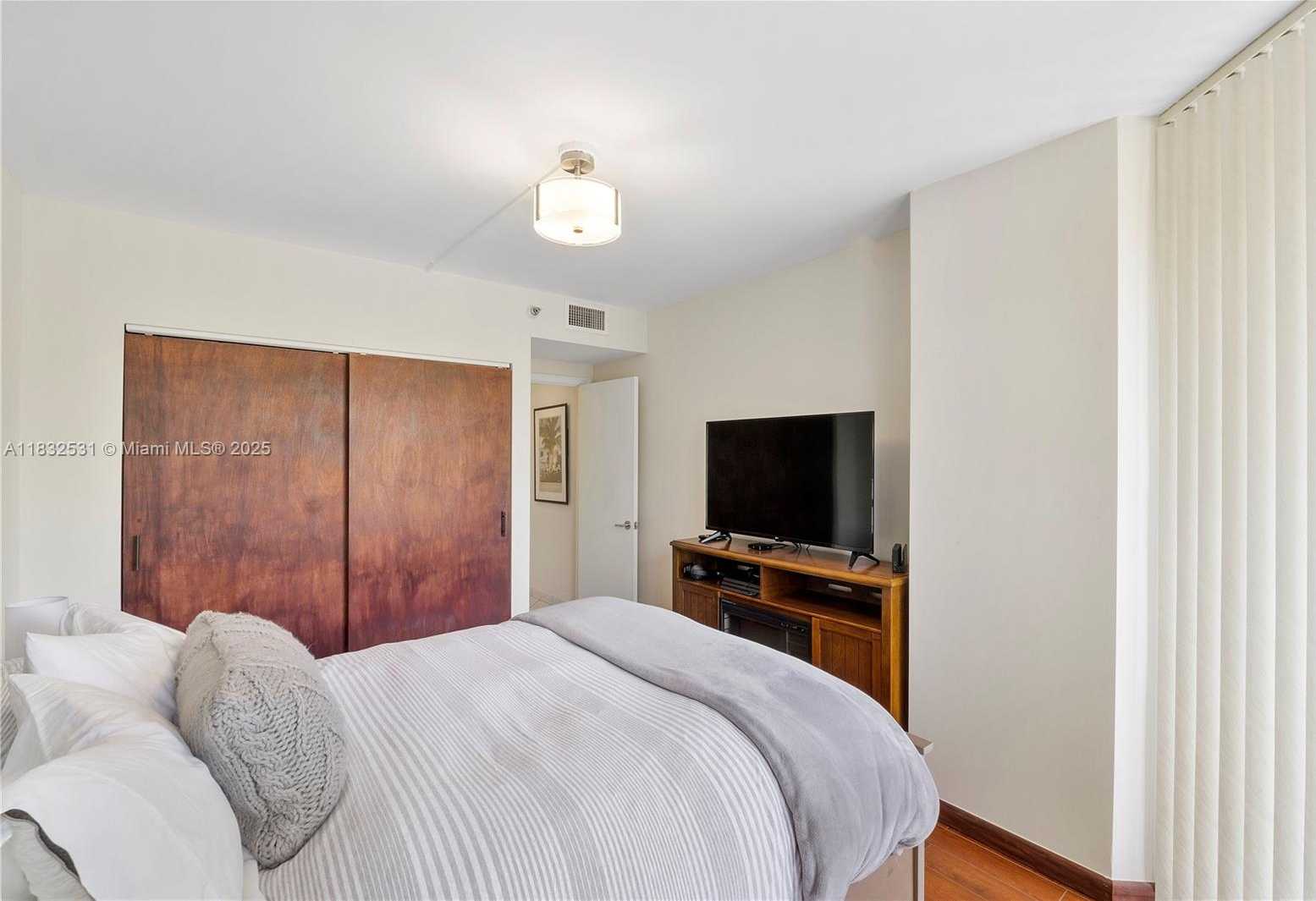 Small Image of 3640 YACHT CLUB DR #203, Aventura Number 21