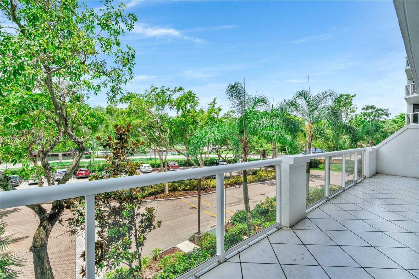 Small Image of 3640 YACHT CLUB DR #203, Aventura Number 30