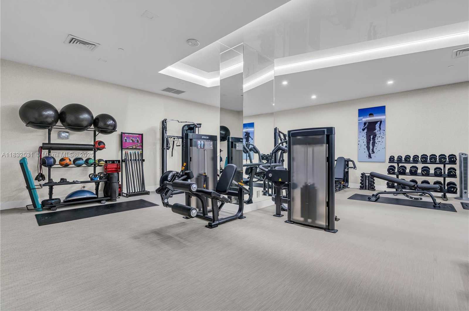 Small Image of 3640 YACHT CLUB DR #203, Aventura Number 45