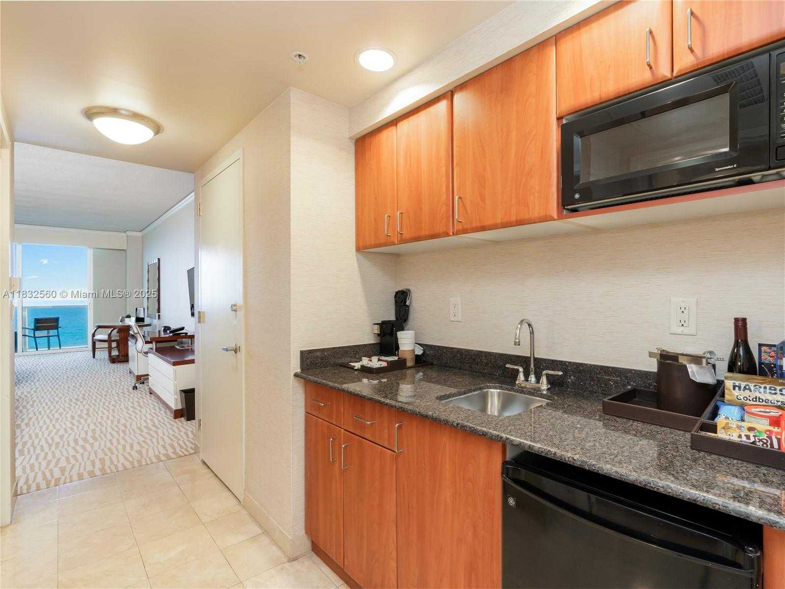 Small Image of 18001 COLLINS AVE #1107, Sunny Isles Beach Number 5