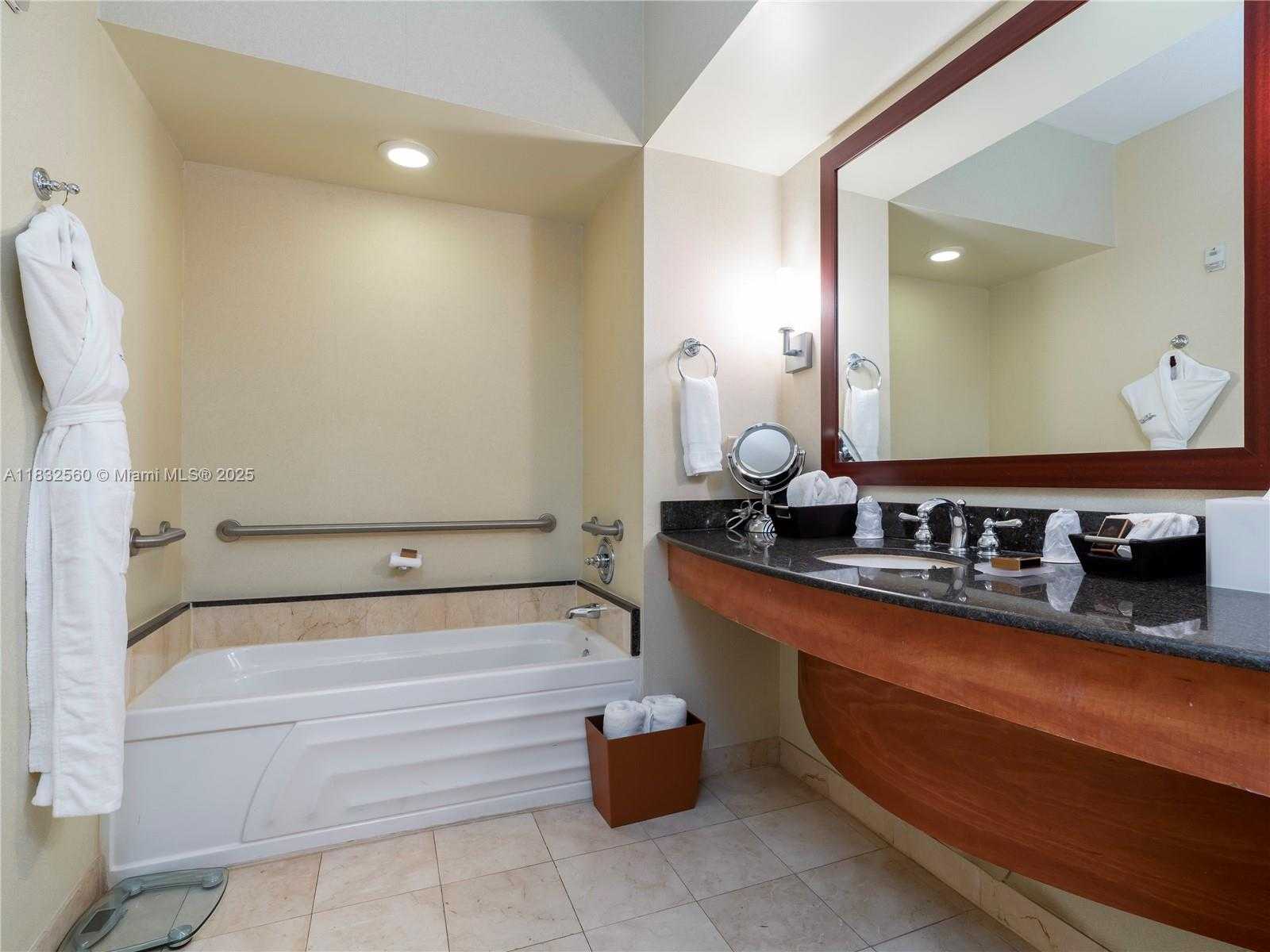 Small Image of 18001 COLLINS AVE #1107, Sunny Isles Beach Number 6