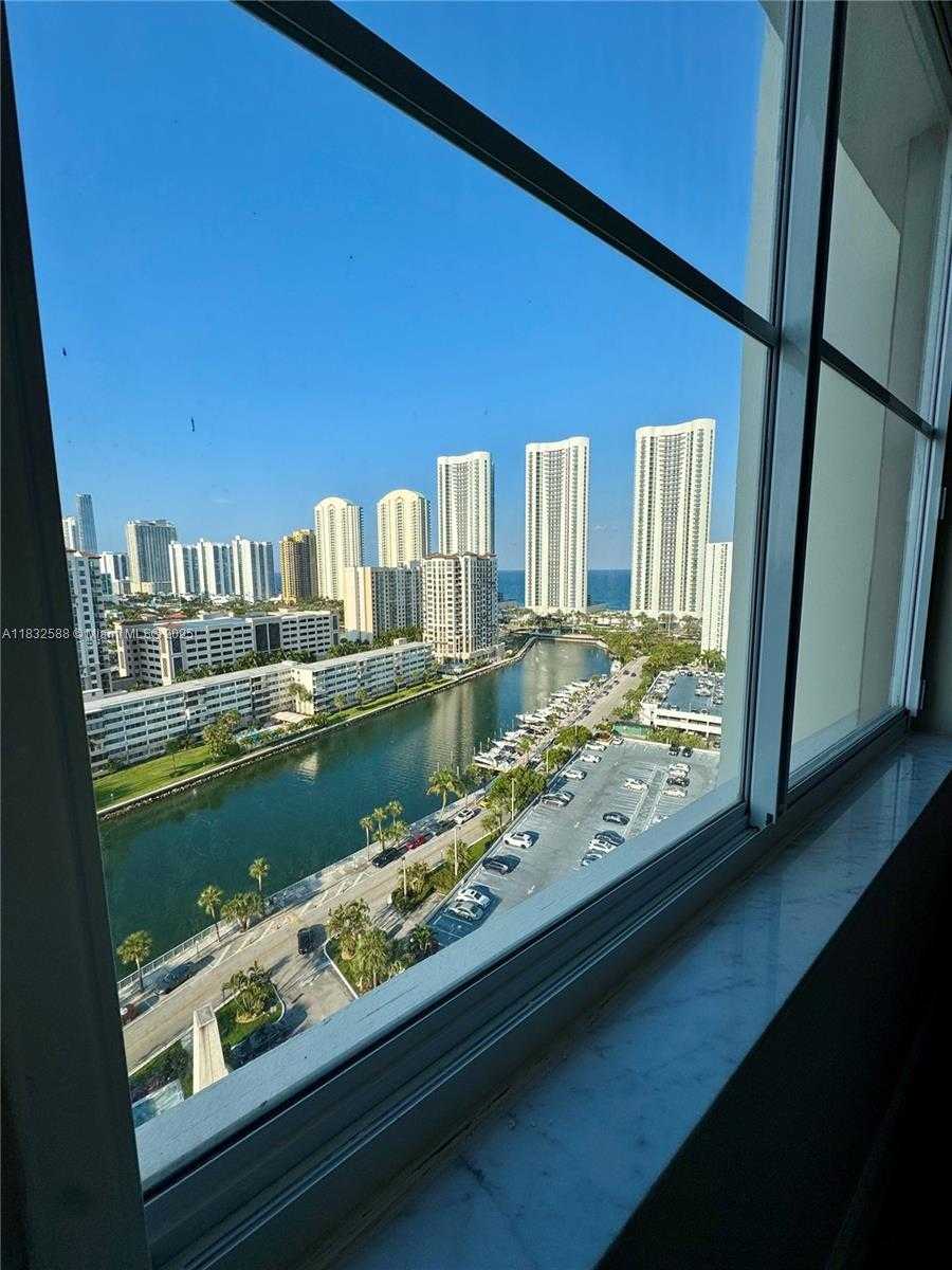 Small Image of 300 BAYVIEW DR #1801, Sunny Isles Beach Number 25
