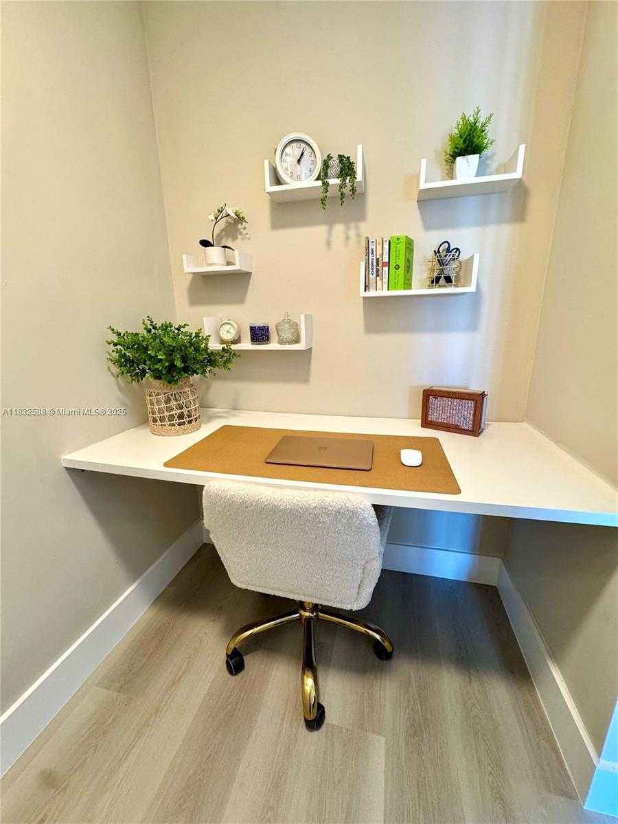 Small Image of 300 BAYVIEW DR #1801, Sunny Isles Beach Number 9