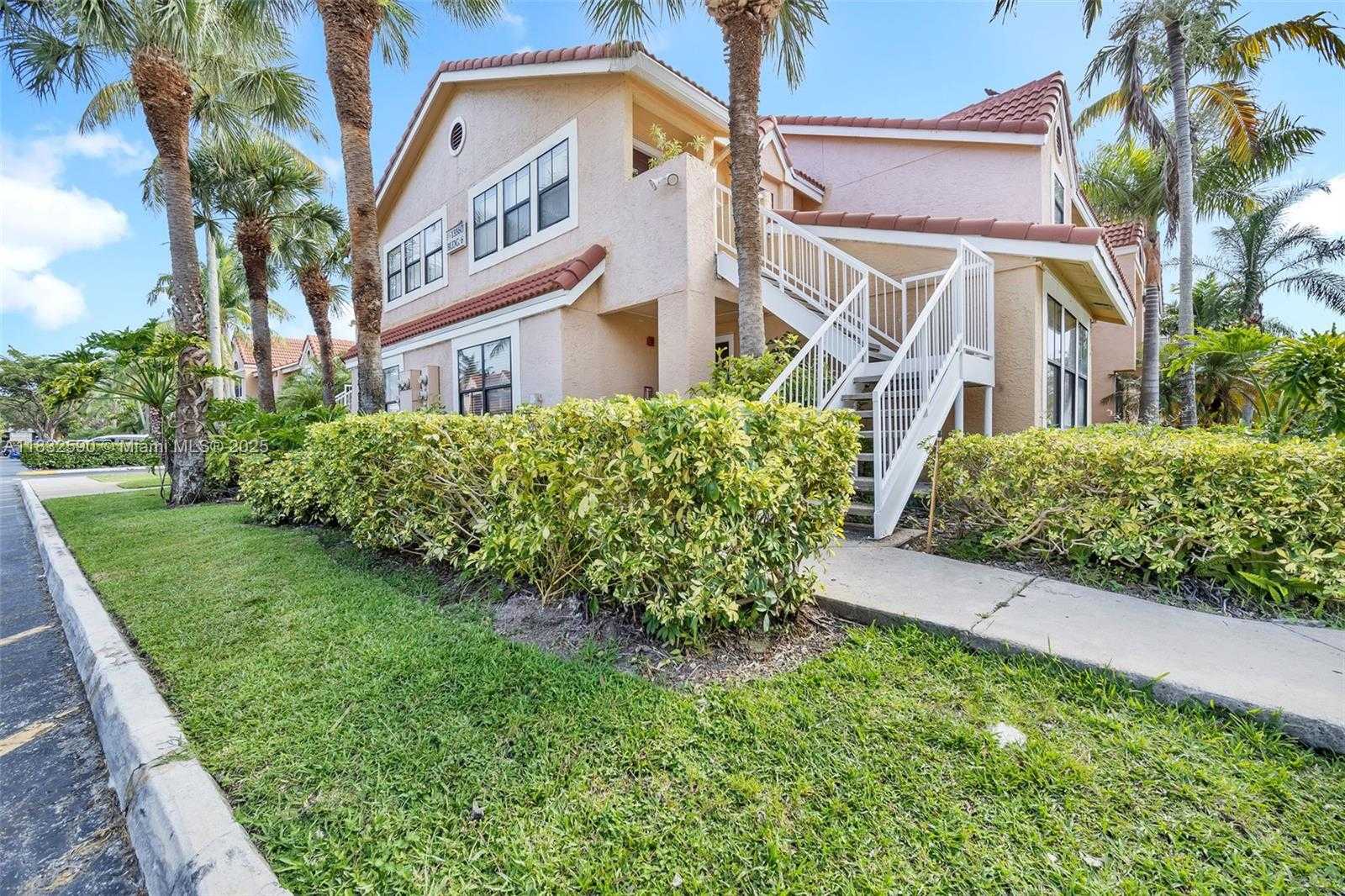 Small Image of 15560 SOUTH WEST 104TH TER #611, Miami Number 2