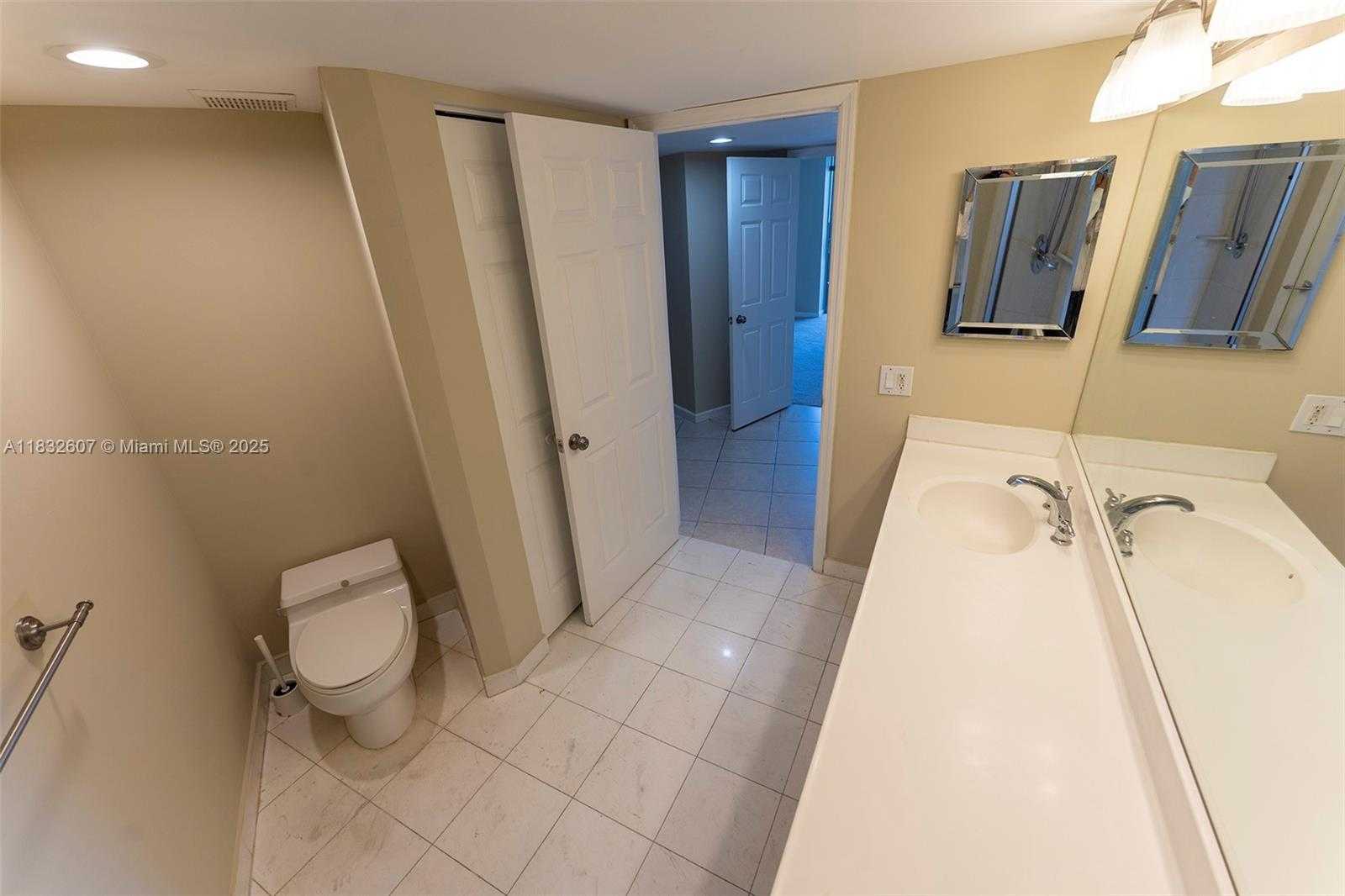 Small Image of 3530 MYSTIC POINTE DR #2207, Aventura Number 15