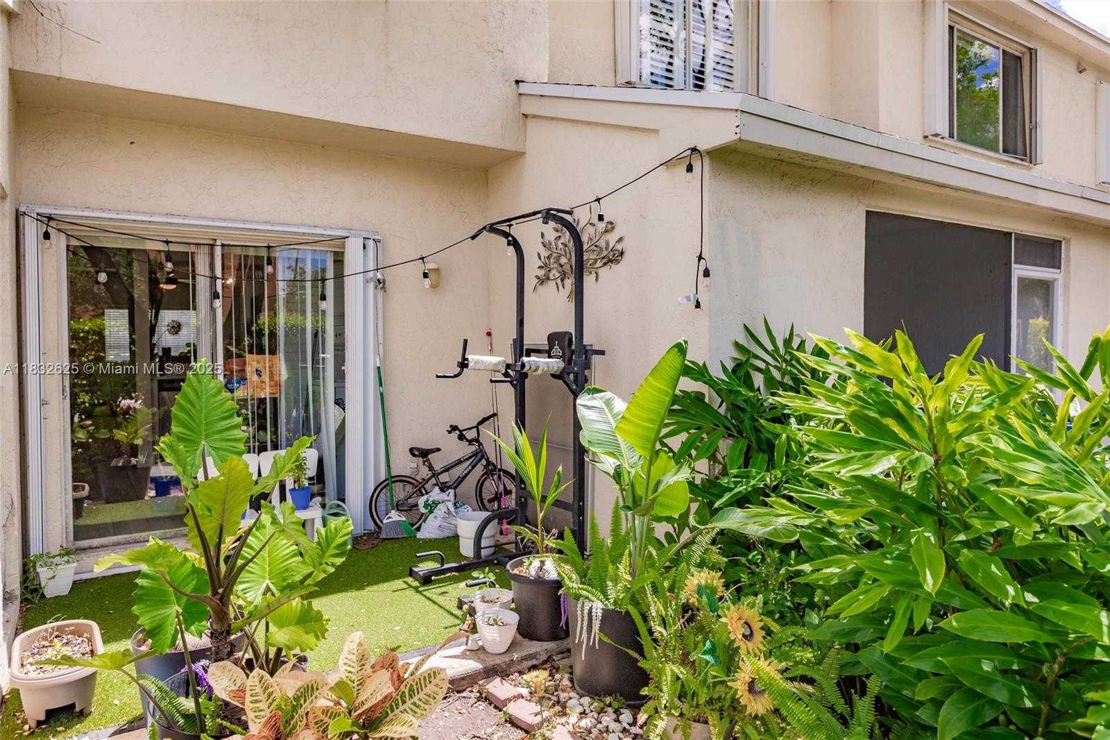 Small Image of 23 SIMONTON CIR, Weston Number 11