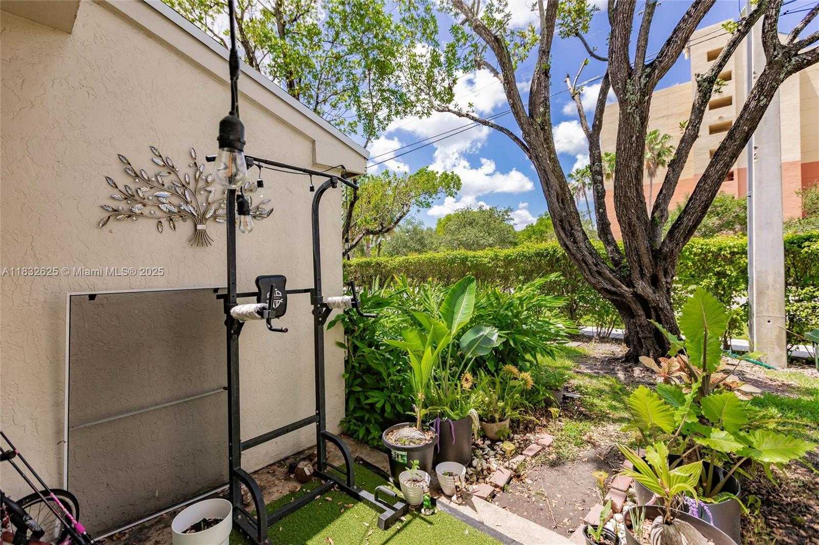 Small Image of 23 SIMONTON CIR, Weston Number 12