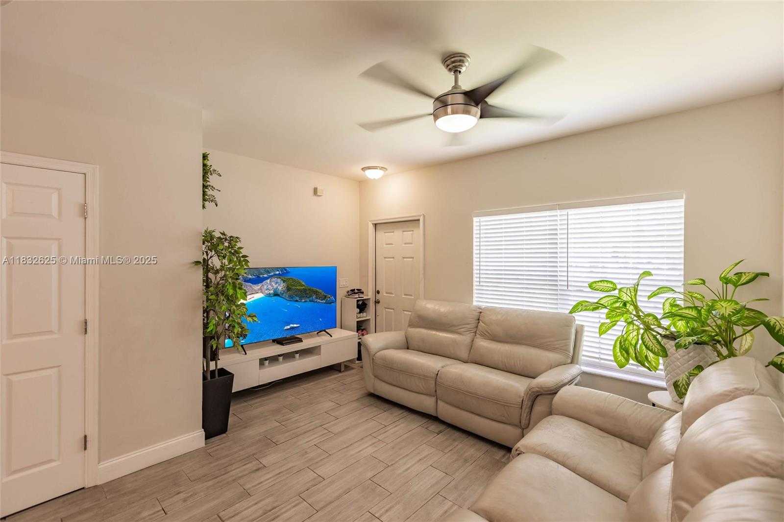 Small Image of 23 SIMONTON CIR, Weston Number 2