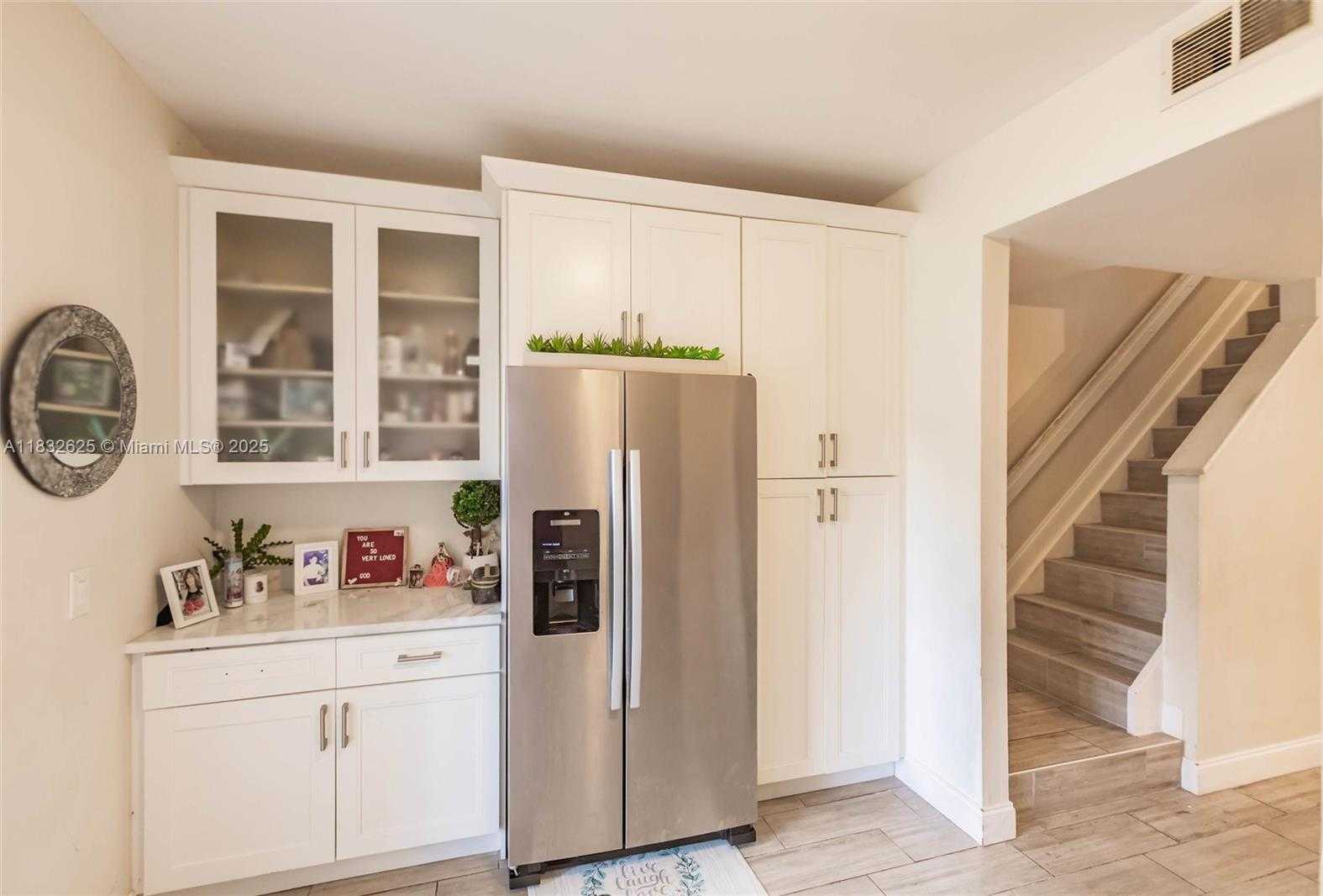 Small Image of 23 SIMONTON CIR, Weston Number 5