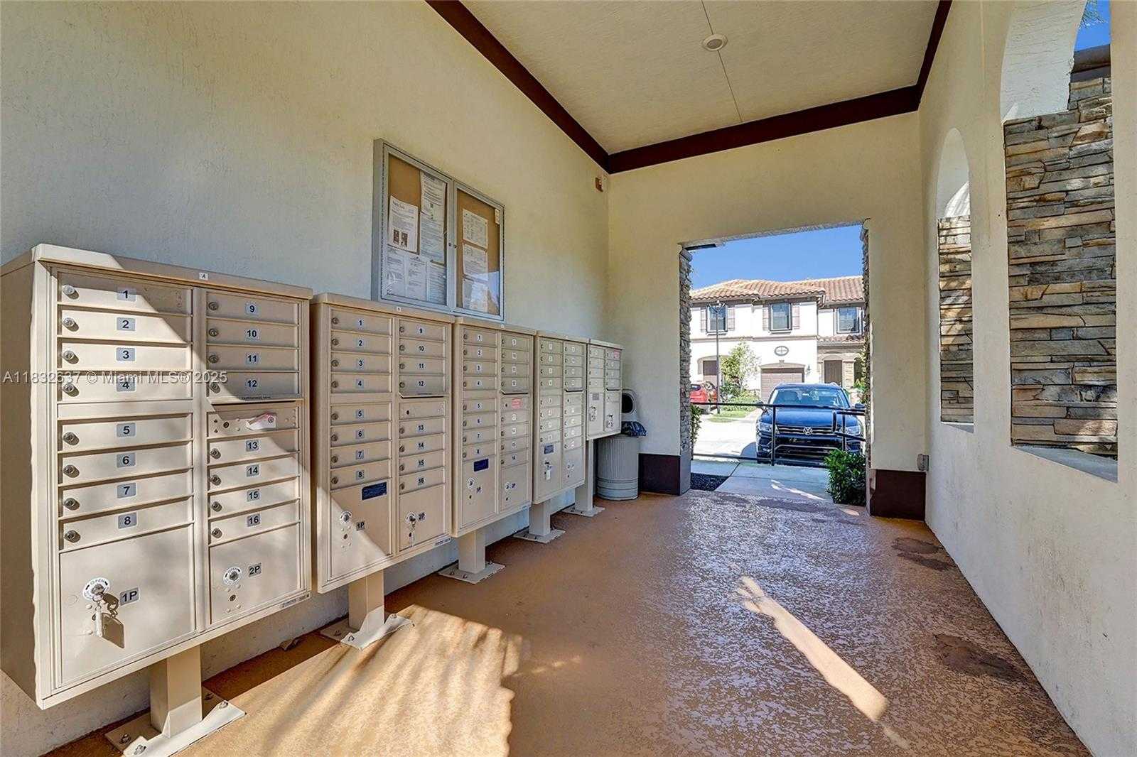 Small Image of 5013 VULCAN WAY, Davie Number 31