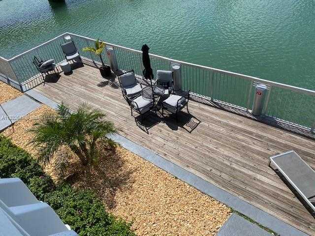 Small Image of 8080 TATUM WATERWAY DR #25, Miami Beach Number 12