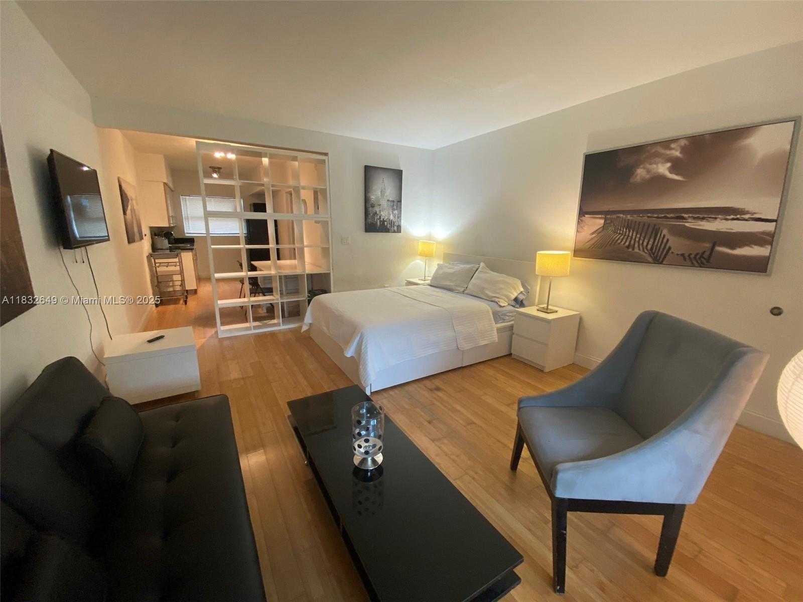 Small Image of 8080 TATUM WATERWAY DR #25, Miami Beach Number 2