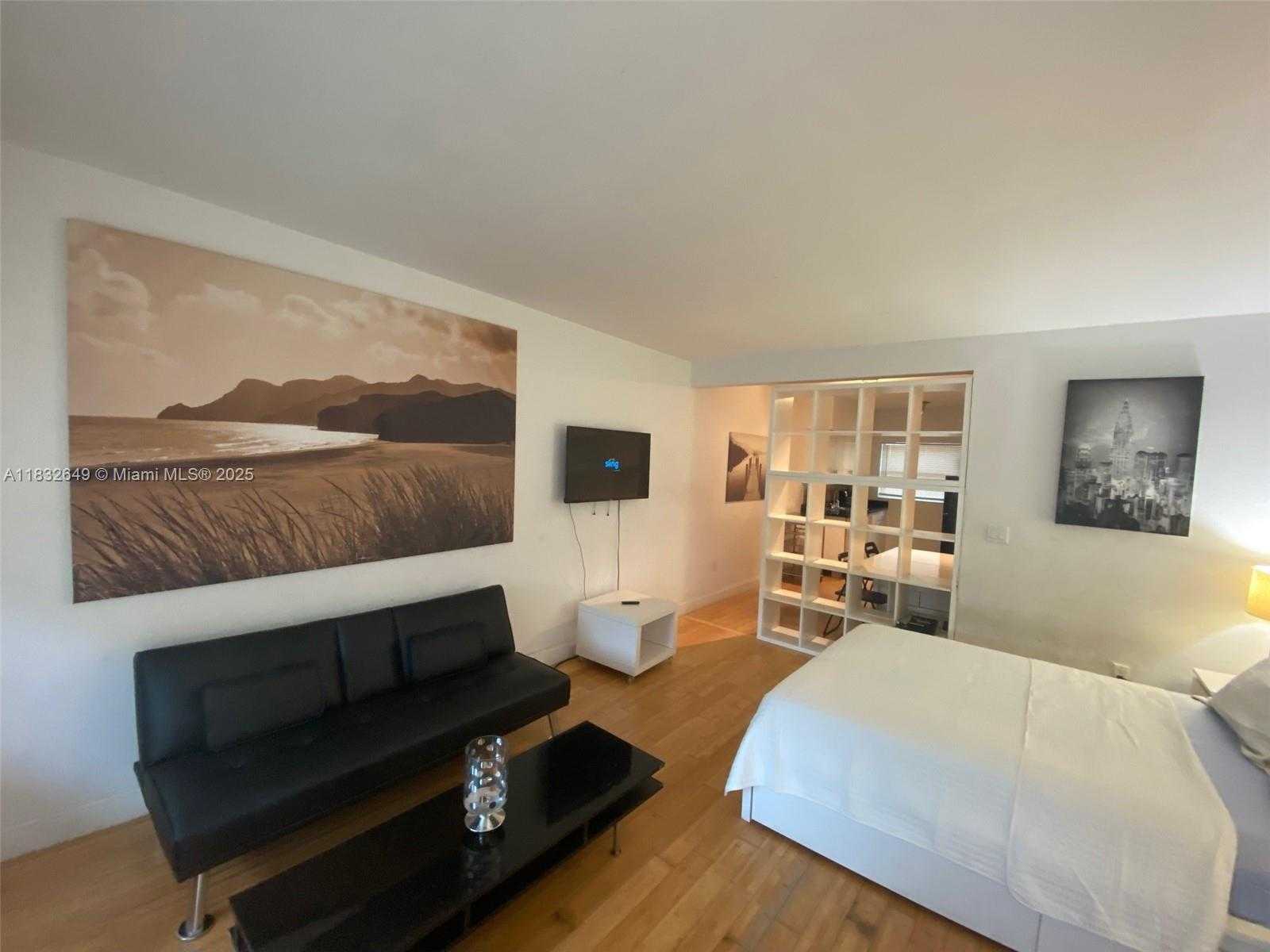 Small Image of 8080 TATUM WATERWAY DR #25, Miami Beach Number 3