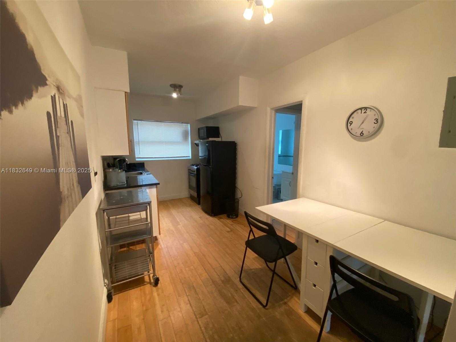 Small Image of 8080 TATUM WATERWAY DR #25, Miami Beach Number 4