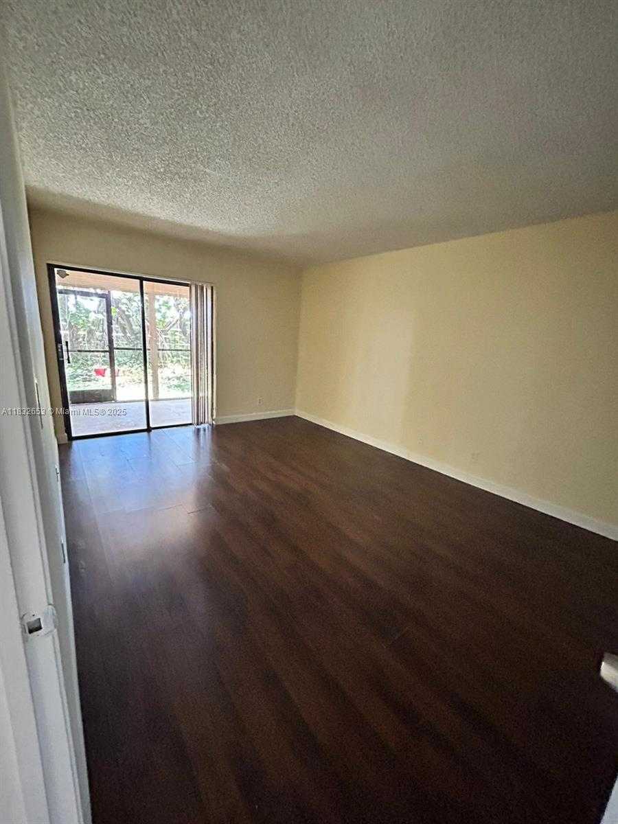 Small Image of 189 LAKEVIEW DR #103, Weston Number 7