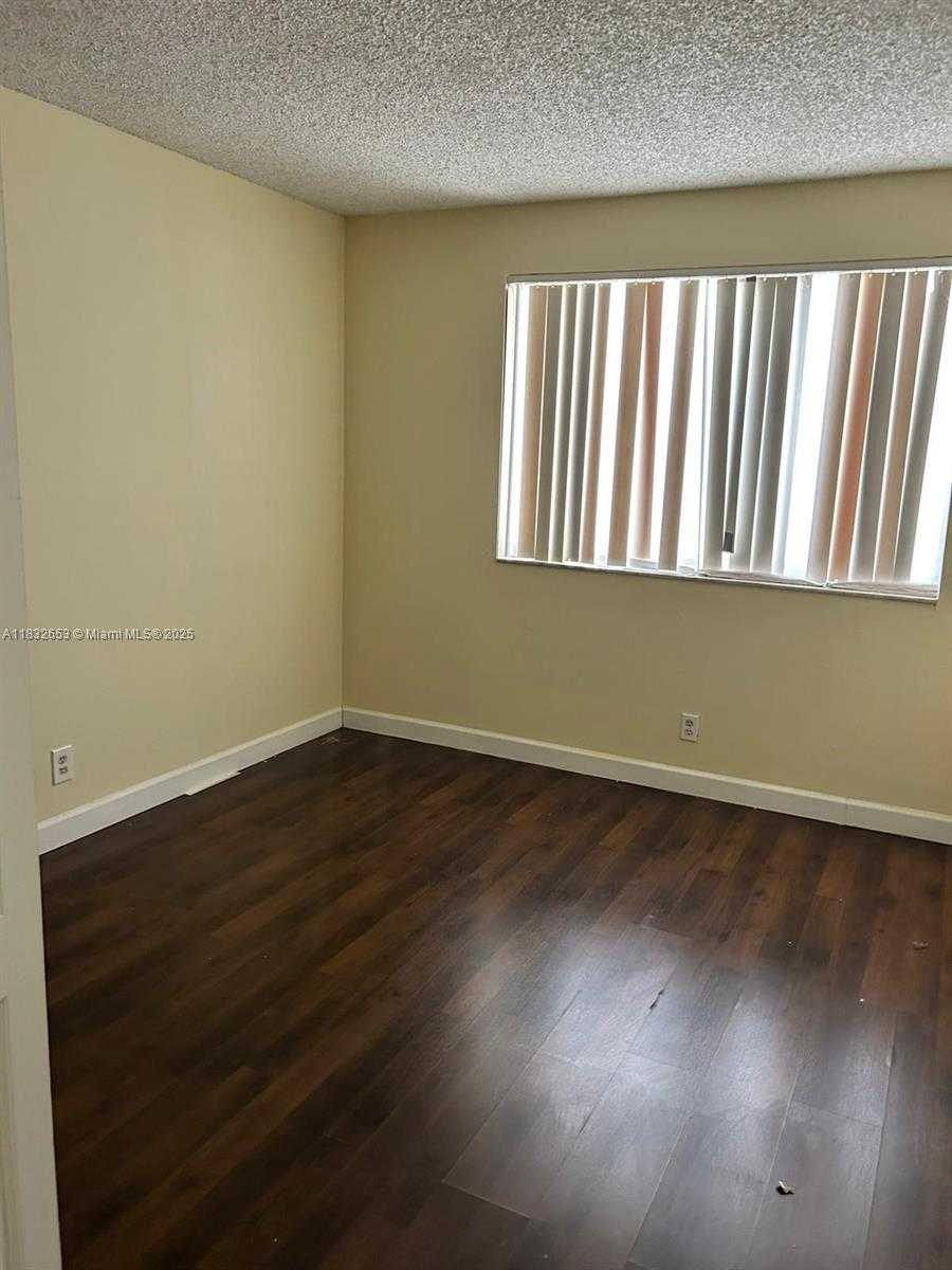 Small Image of 189 LAKEVIEW DR #103, Weston Number 8
