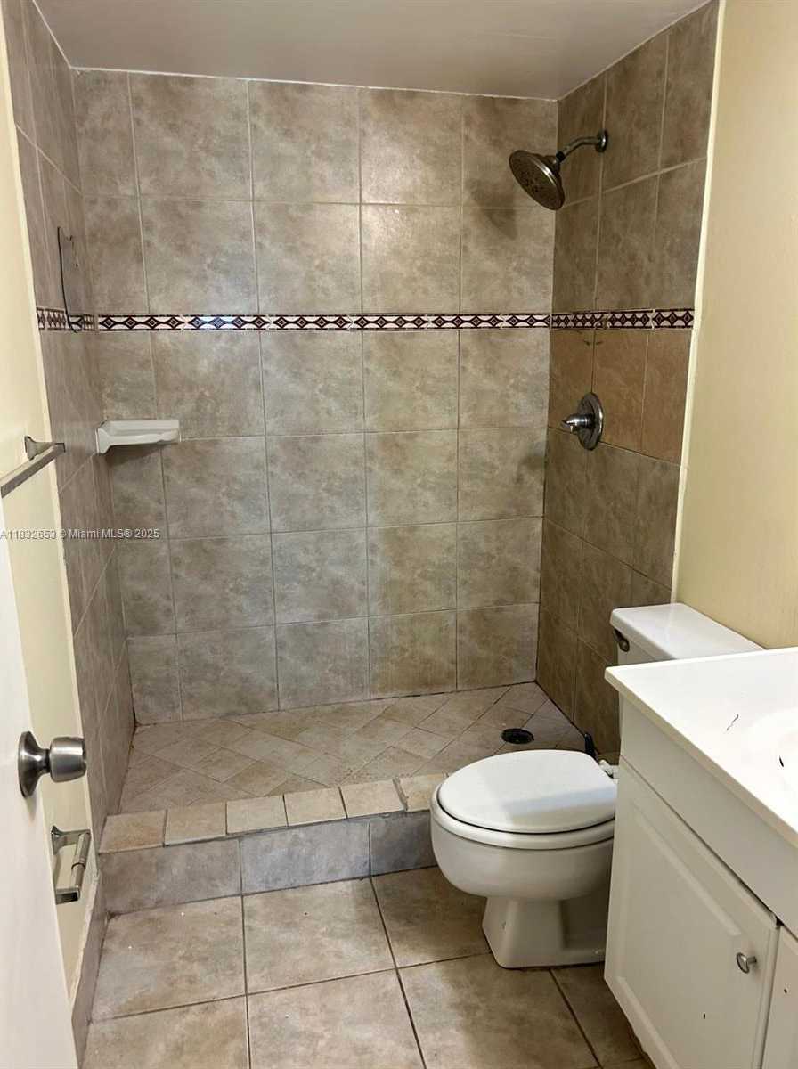 Small Image of 189 LAKEVIEW DR #103, Weston Number 9