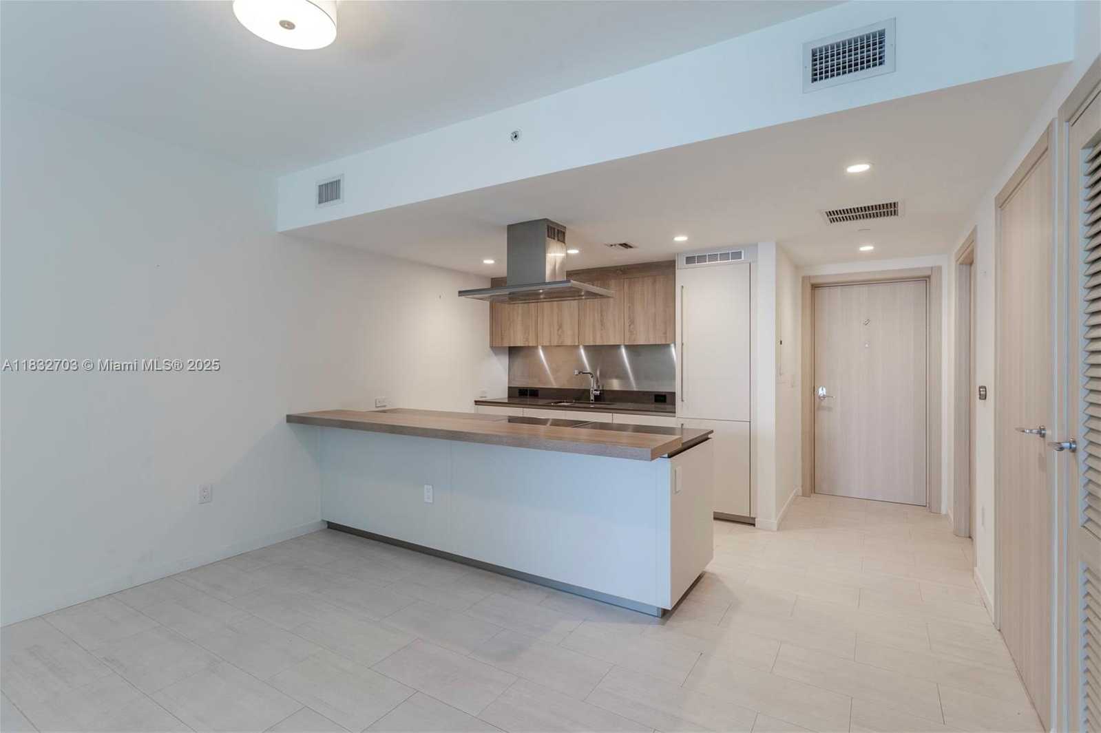 Small Image of 1000 BRICKELL PLZ #3703, Miami Number 11
