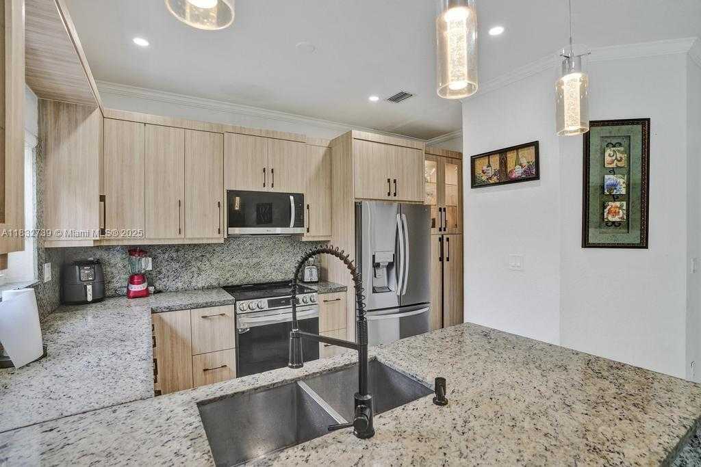 Small Image of 12758 SOUTH WEST 50TH ST, Miramar Number 14