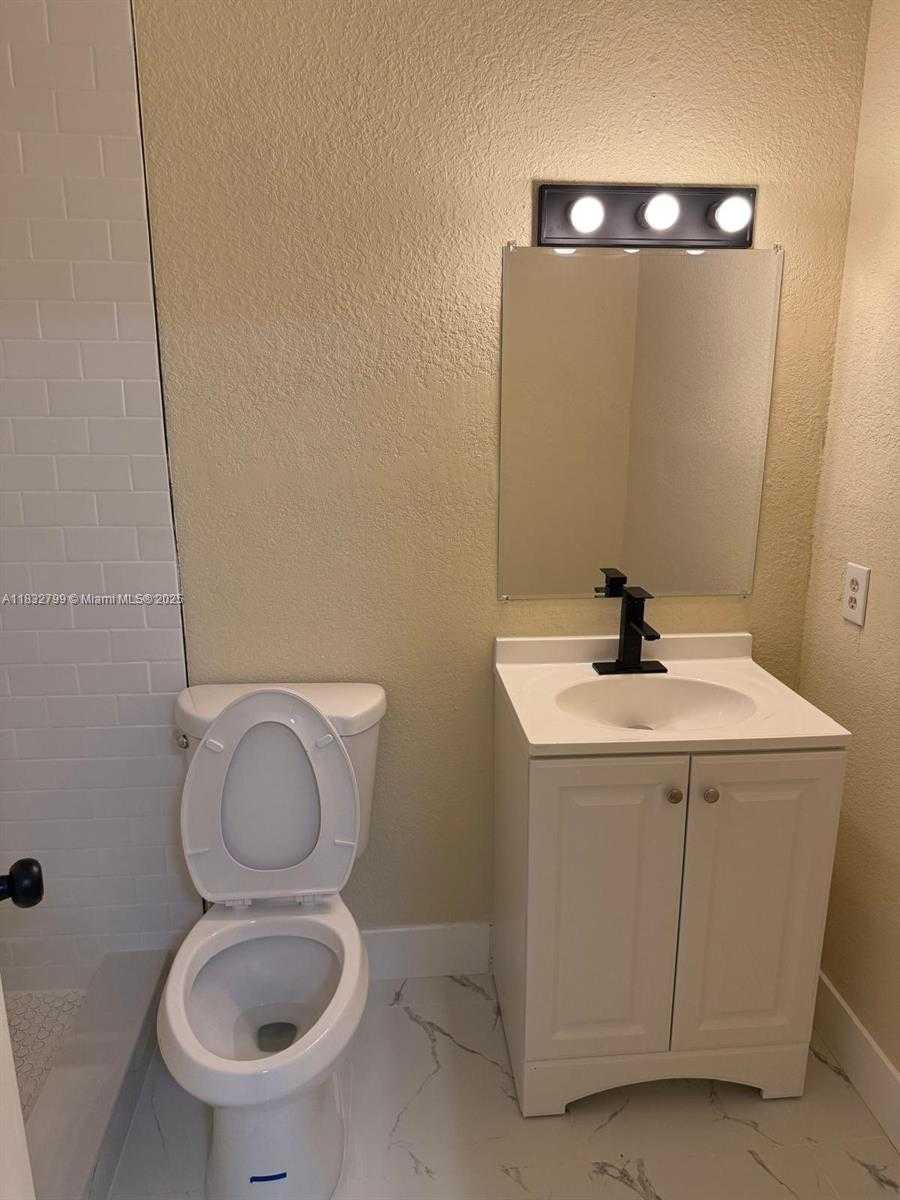 Small Image of 2341 WEST 66TH PL #103, Hialeah Number 13