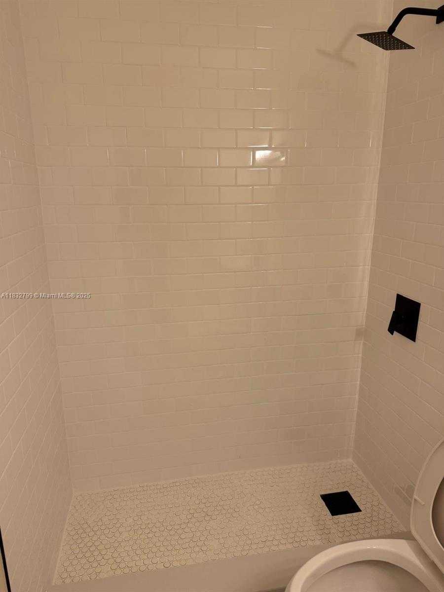Small Image of 2341 WEST 66TH PL #103, Hialeah Number 4
