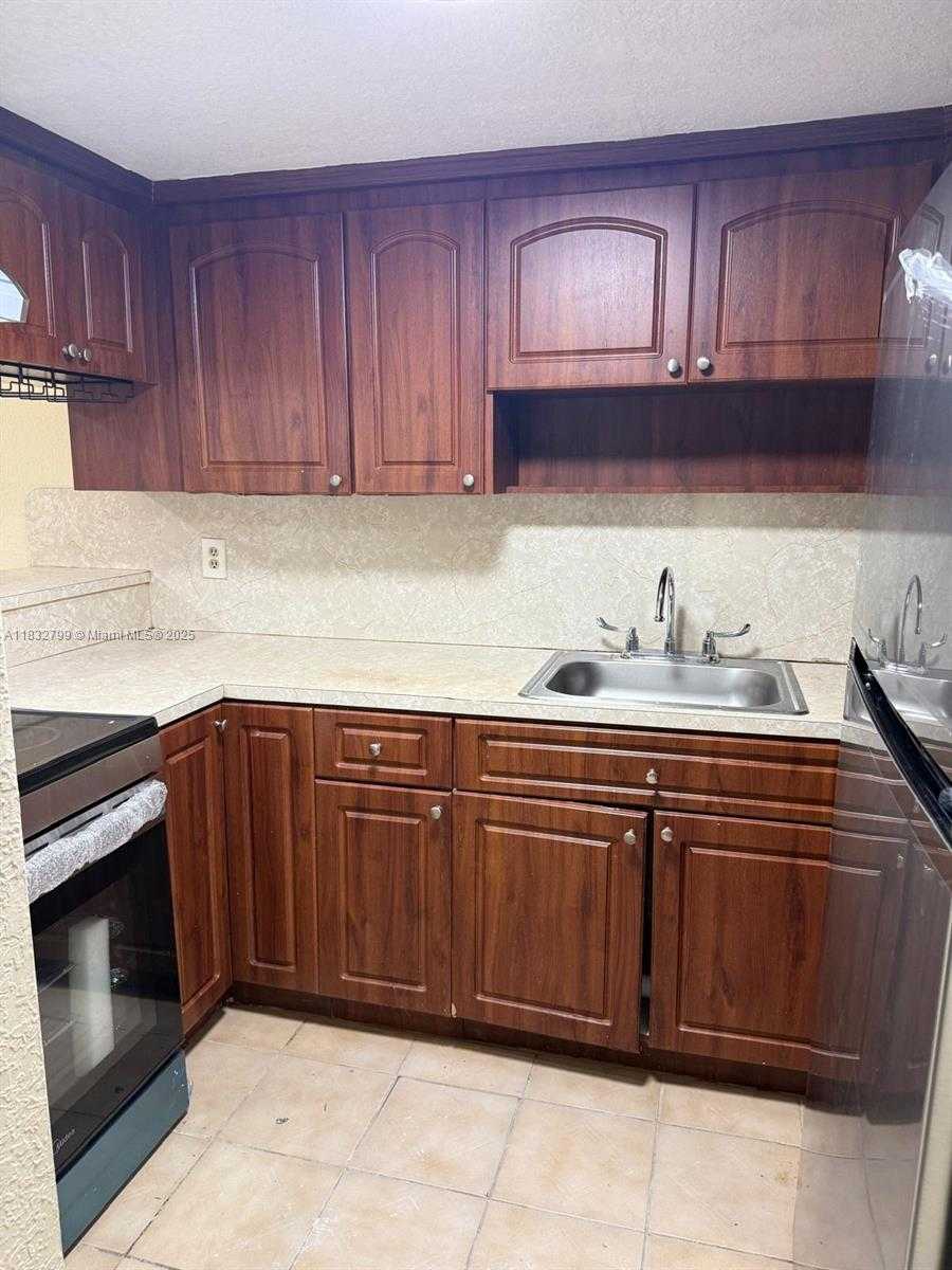 Small Image of 2341 WEST 66TH PL #103, Hialeah Number 5