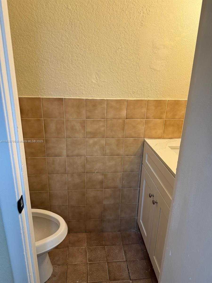 Small Image of 2341 WEST 66TH PL #103, Hialeah Number 8
