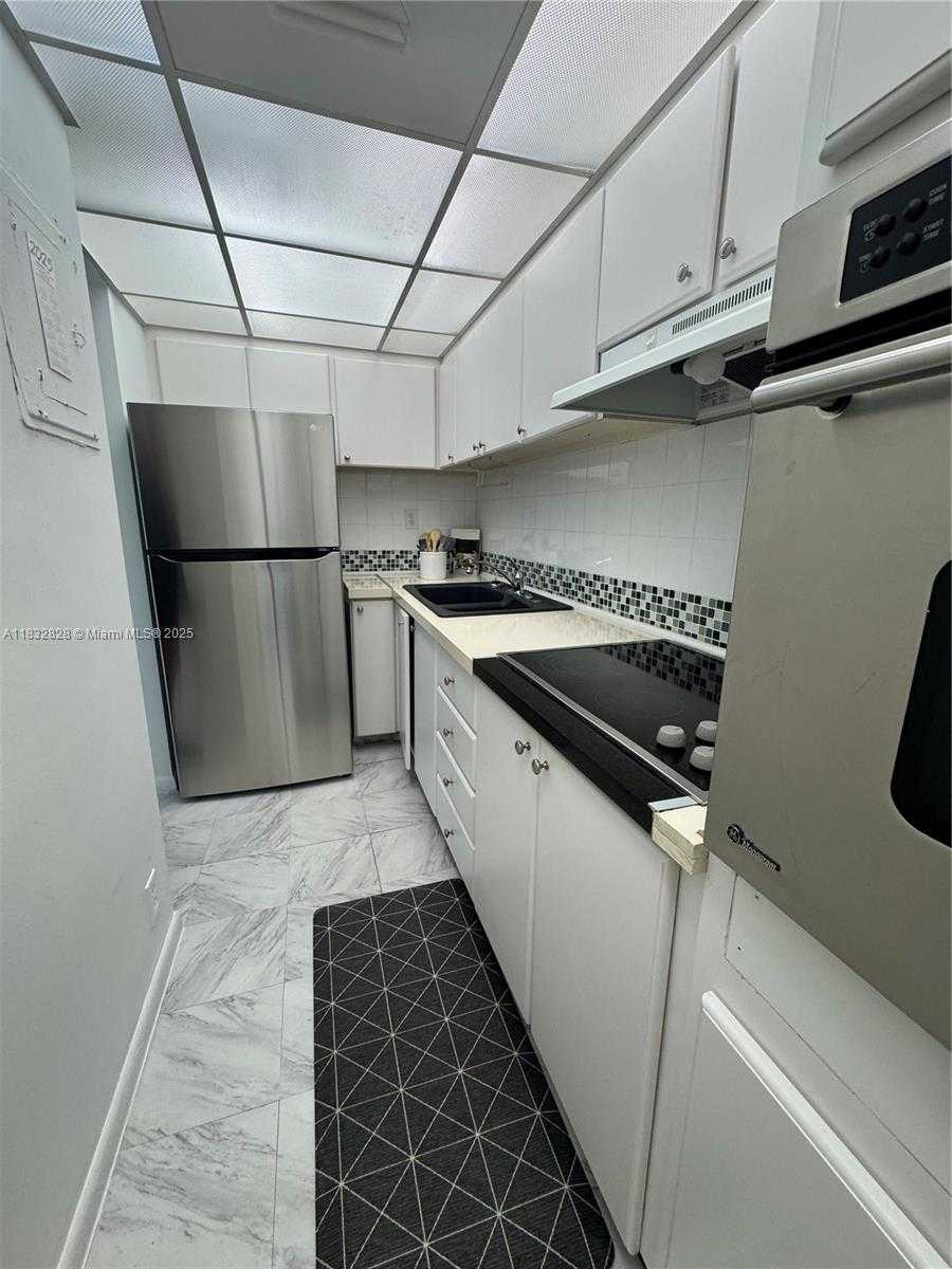 Small Image of 1000 WEST AVE #306, Miami Beach Number 8